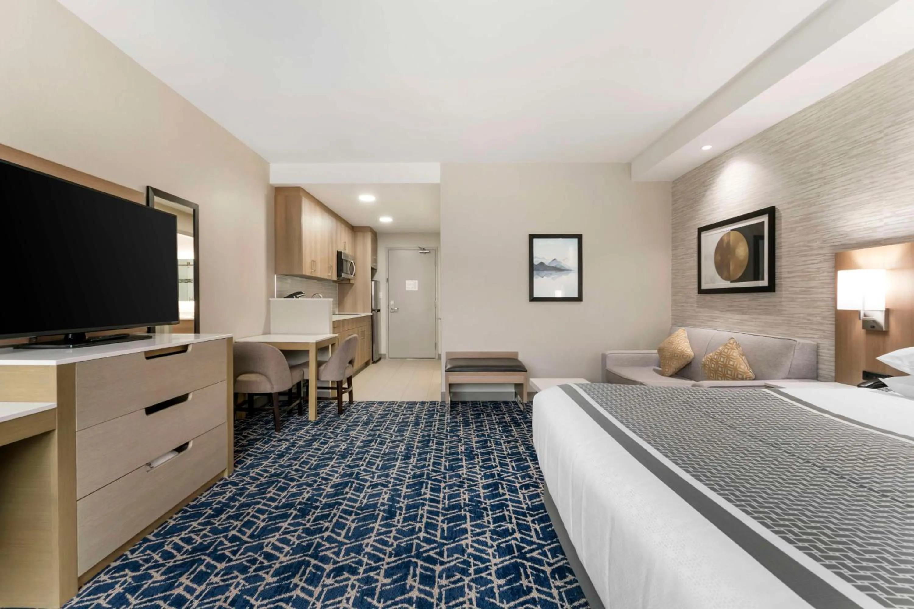 Bedroom, Bed in Best Western Premier Route 97 Vernon