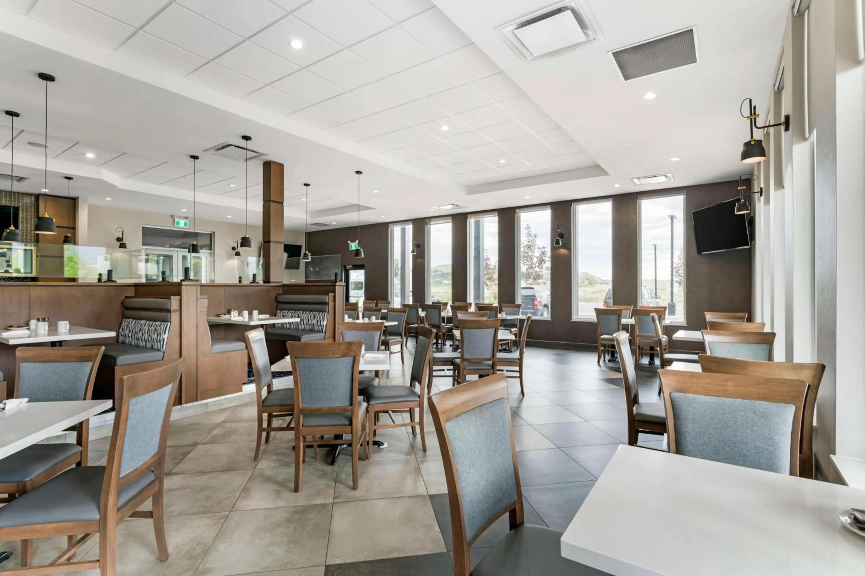 Breakfast in Best Western Premier Route 97 Vernon