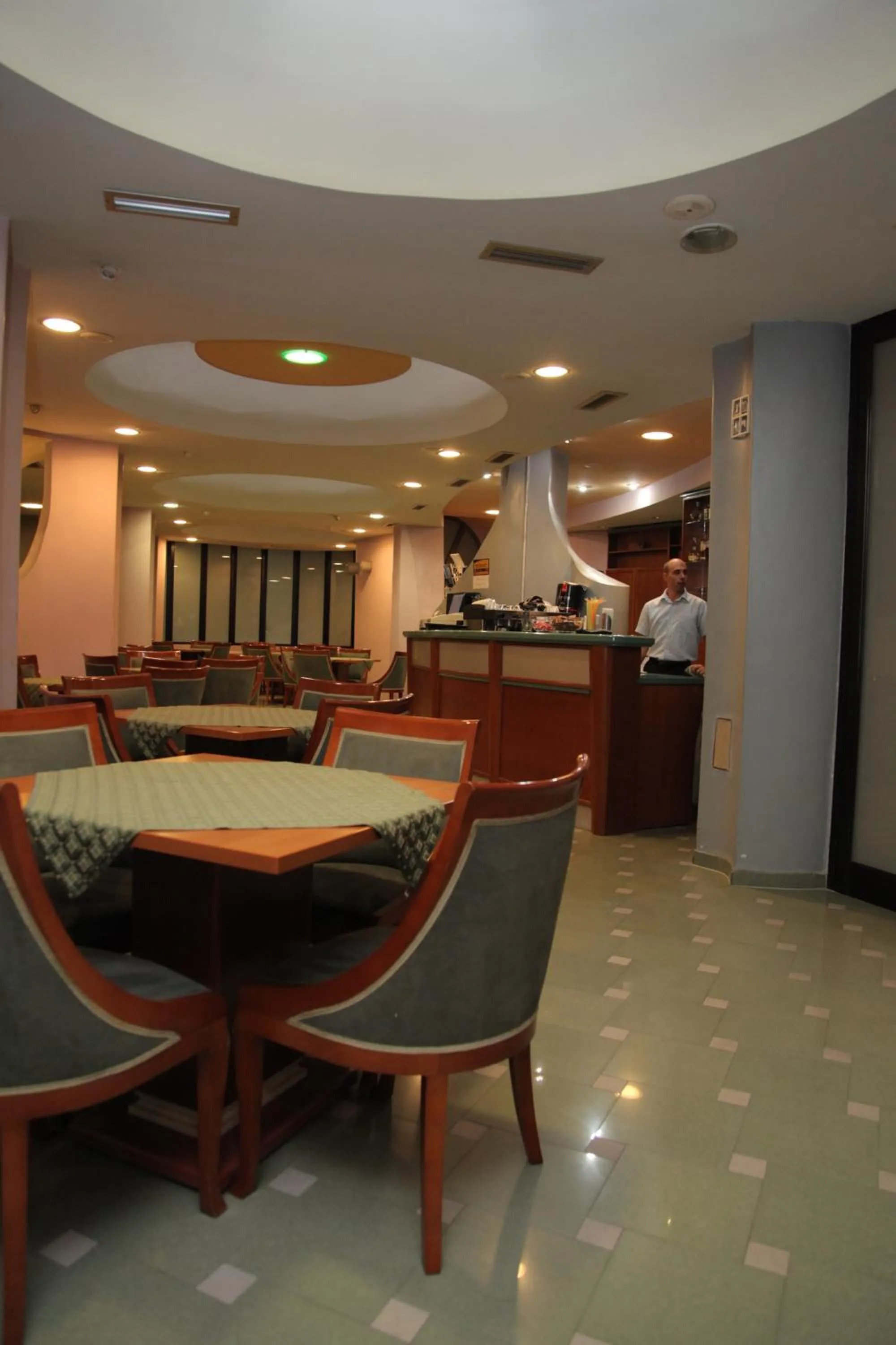 Restaurant/places to eat in Hotel Cingo