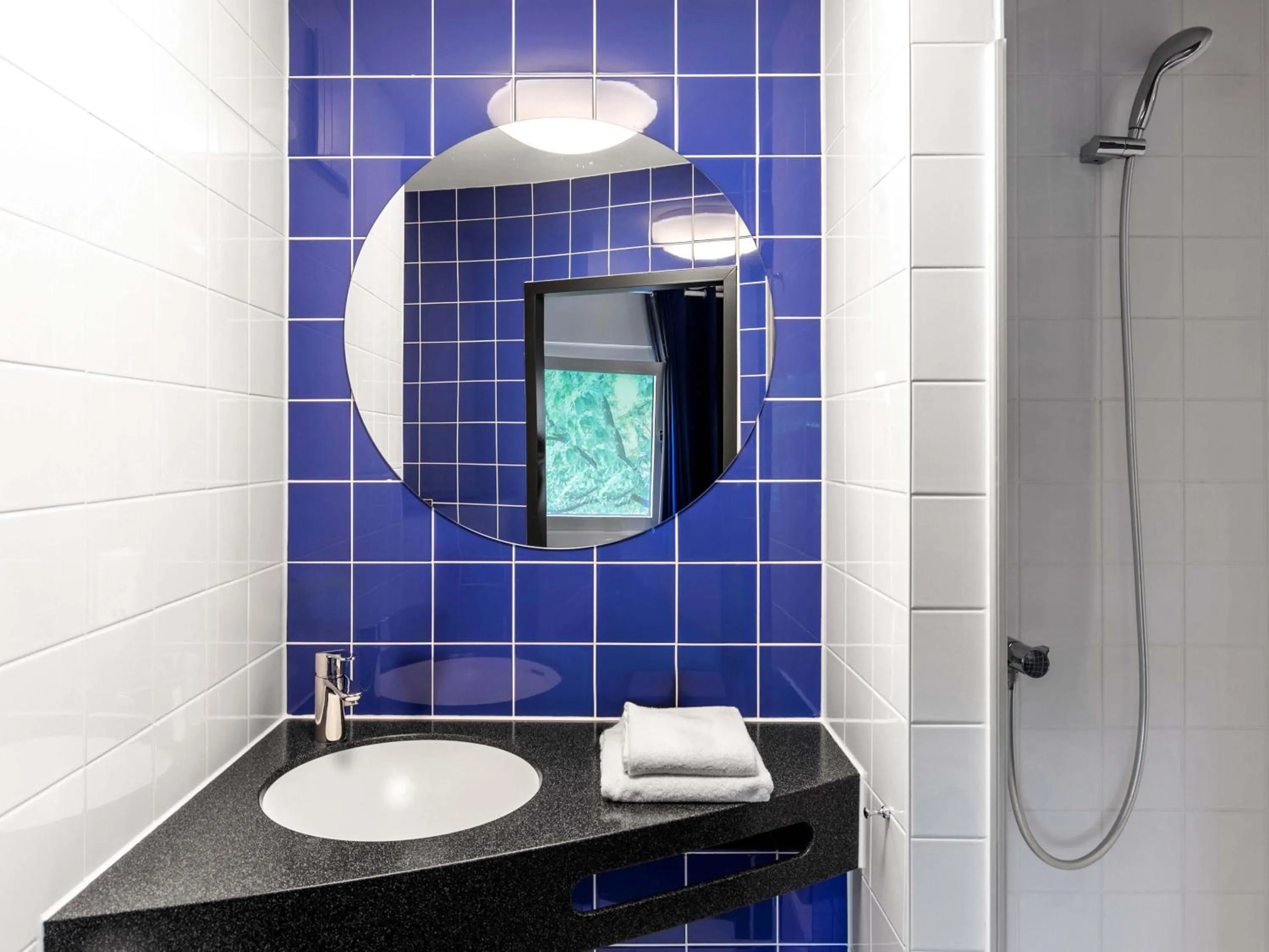 Bathroom in B&B Hotel Hamburg-Altona