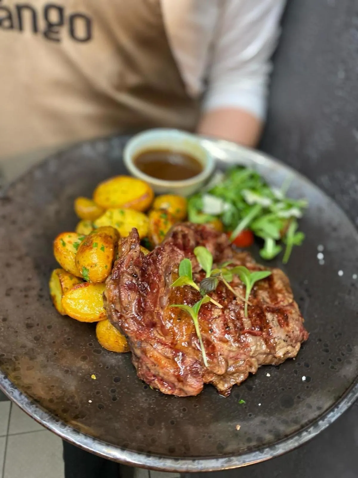 Restaurant/places to eat in Hotel Rango