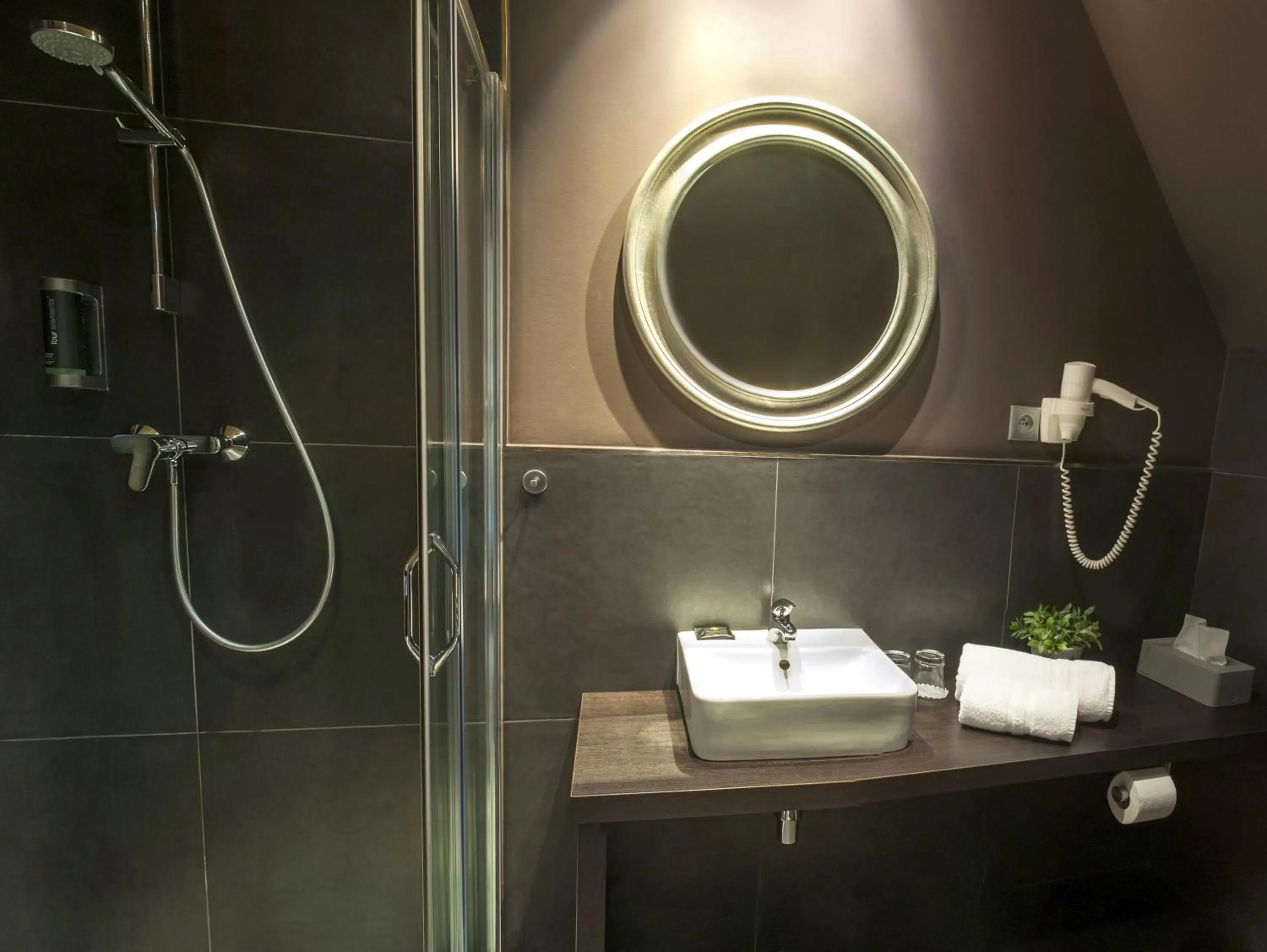 Bathroom in Hotel Rango