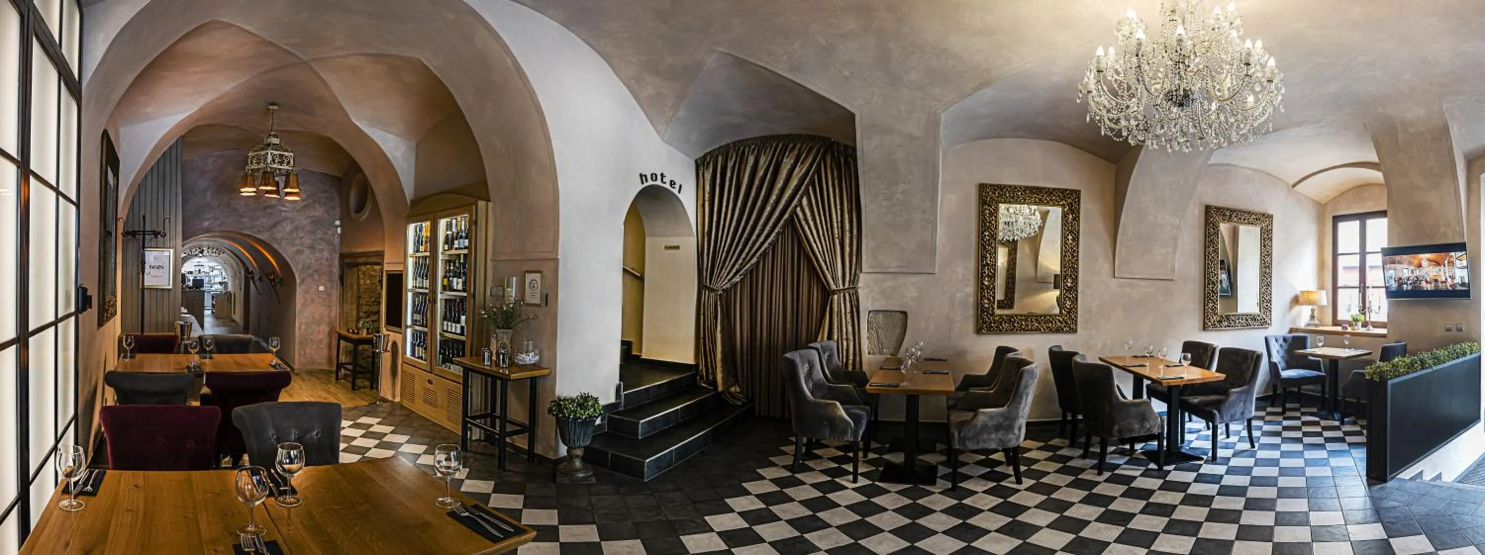 Restaurant/places to eat in Hotel Rango