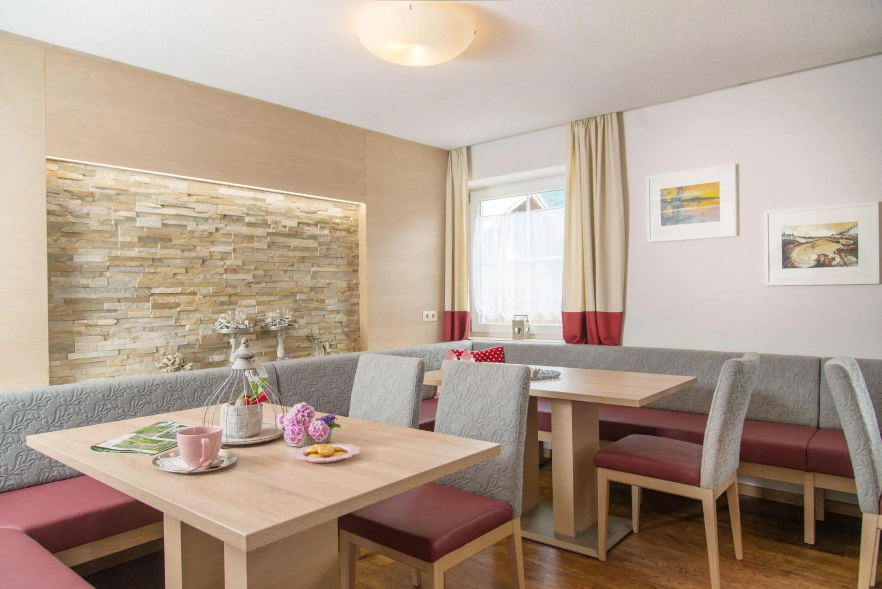 Communal lounge/ TV room in Hubengut Bed and Breakfast