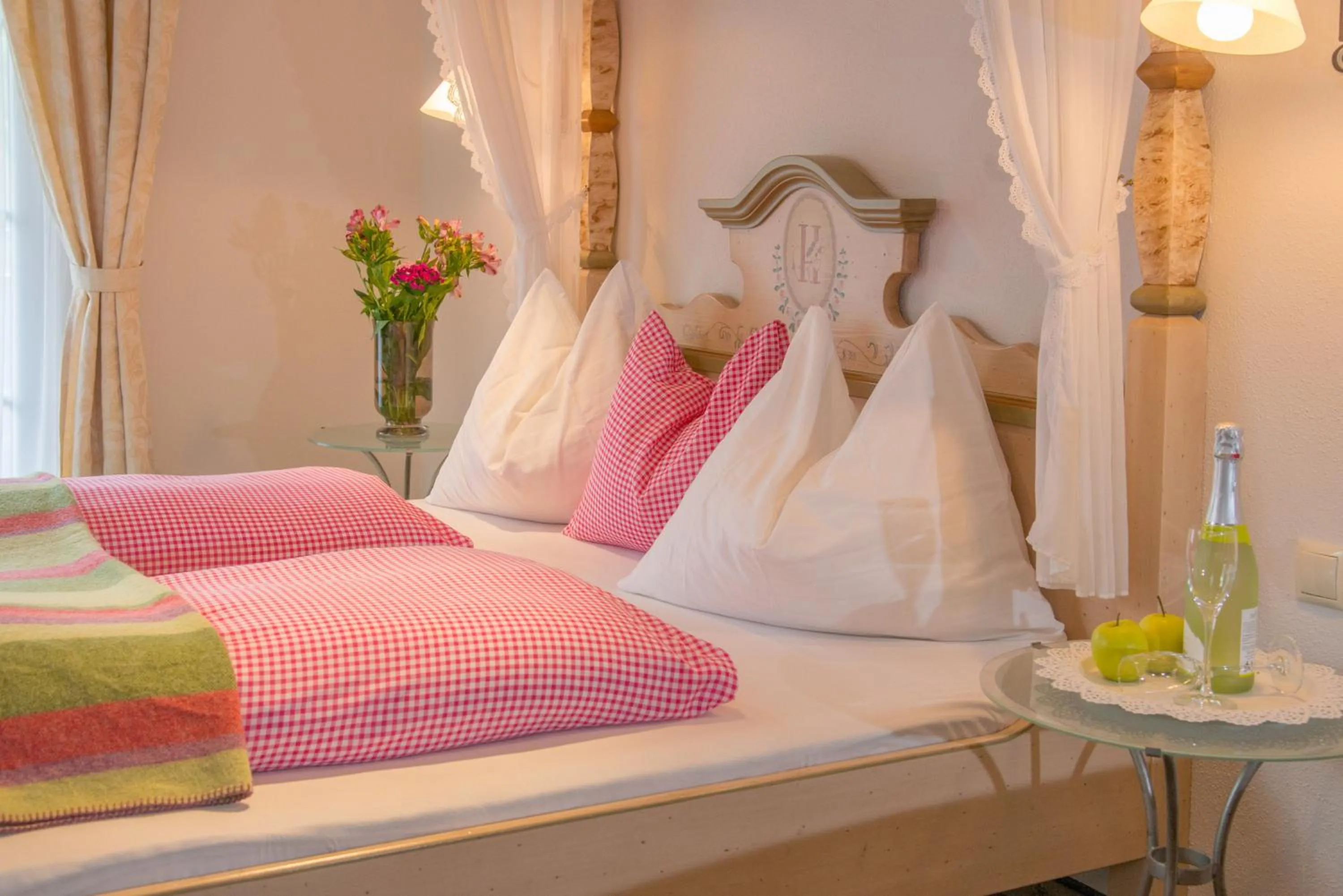 Decorative detail, Bed in Hubengut Bed and Breakfast