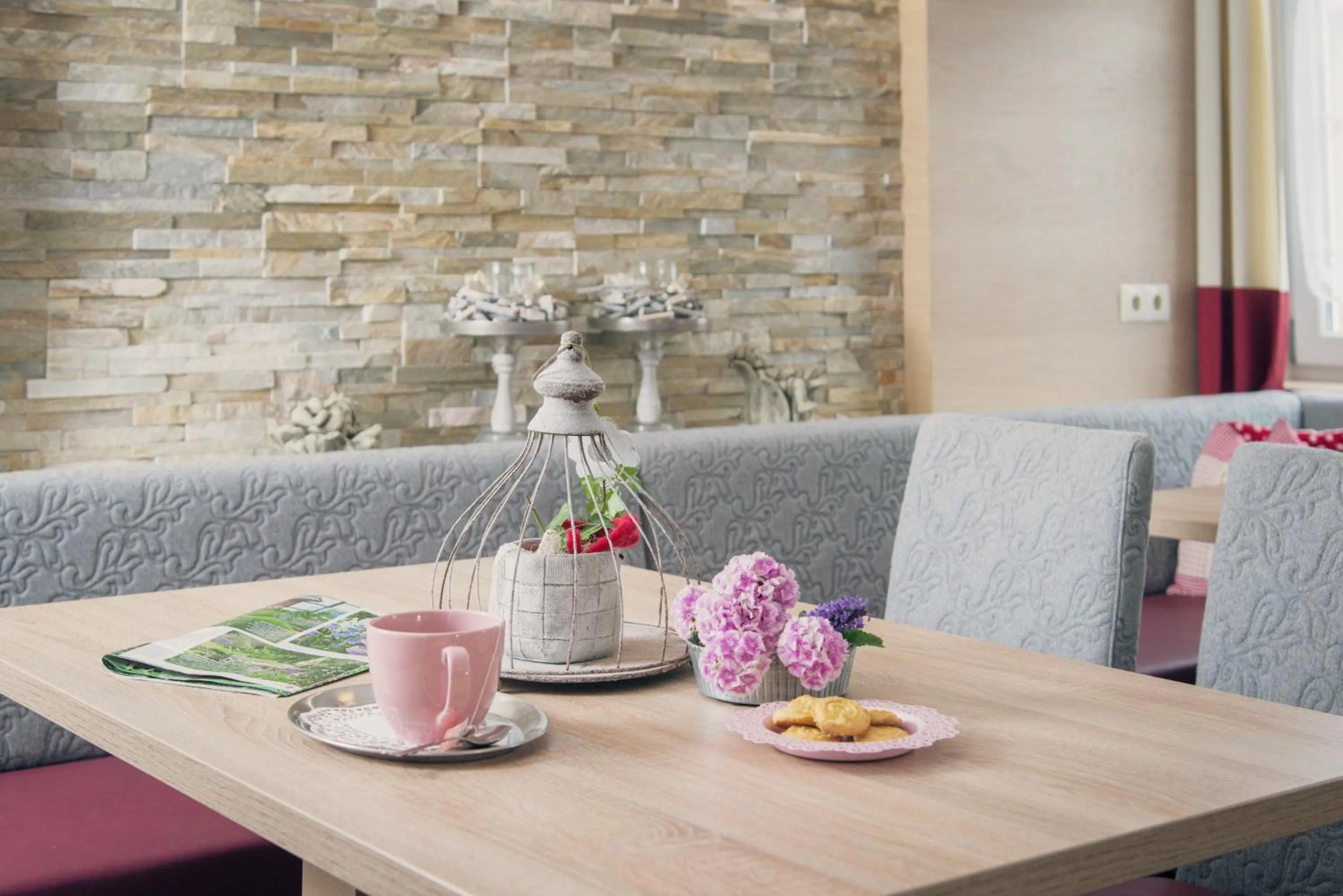 Communal lounge/ TV room in Hubengut Bed and Breakfast