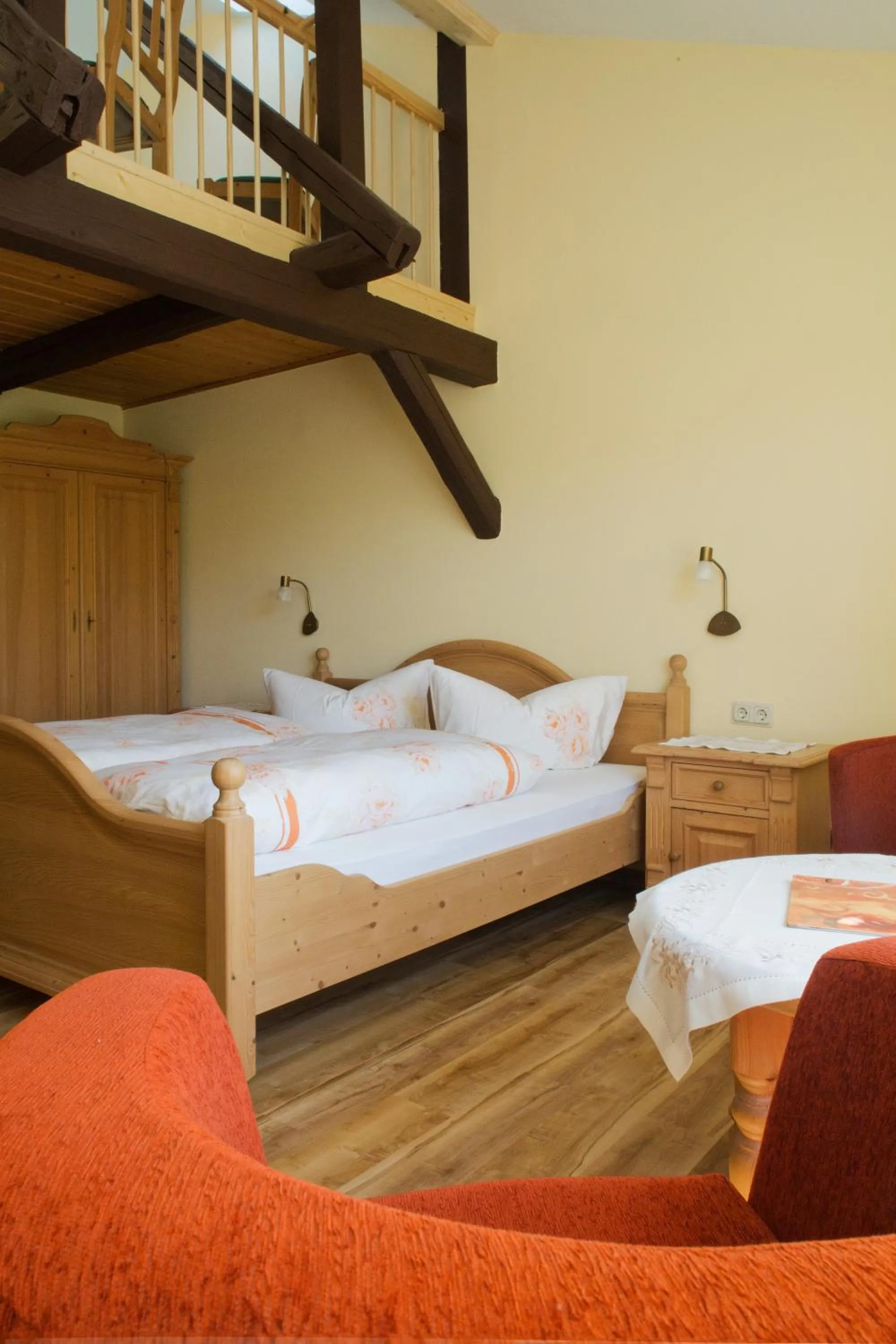 Photo of the whole room, Bed in Am Anger