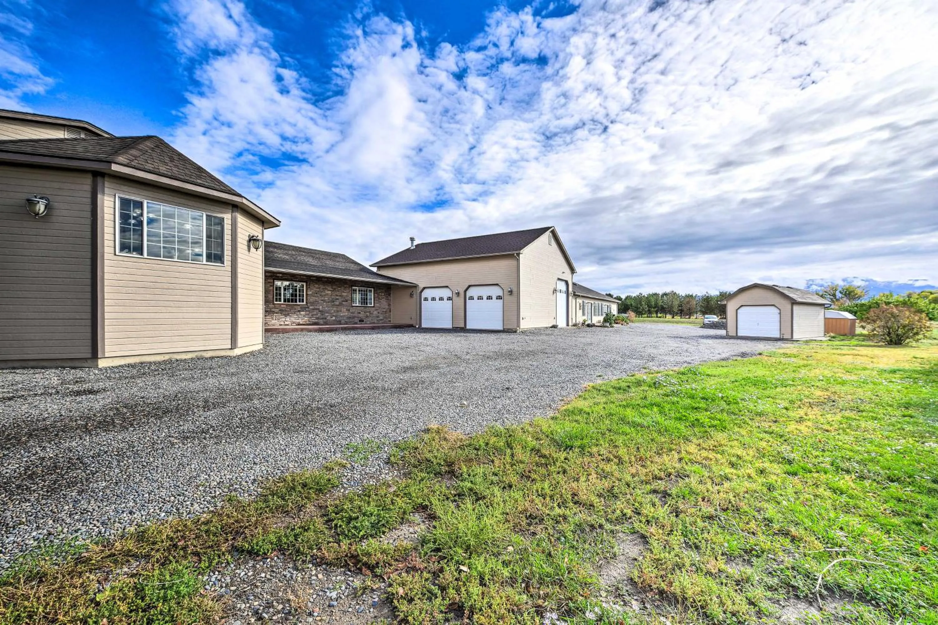 The Vineyard Country Farm Home at Grand Valley