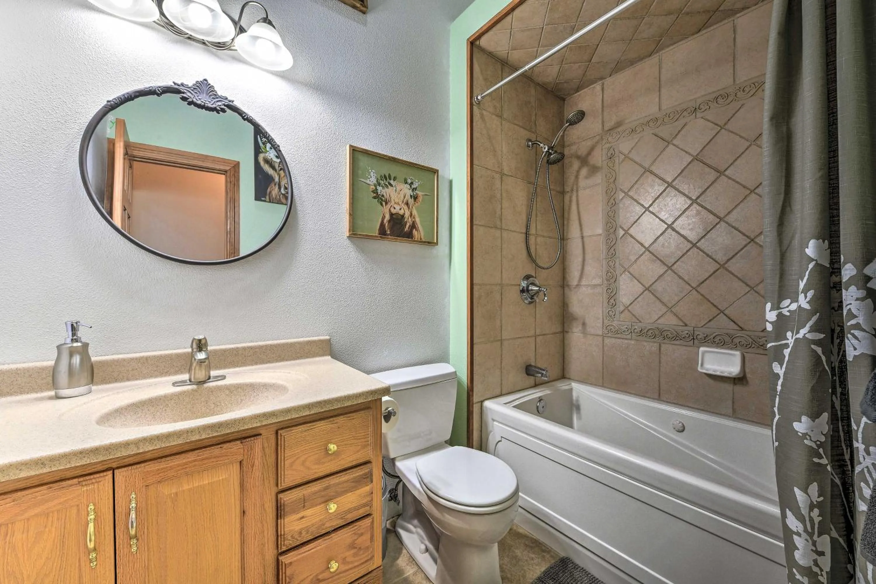 The Vineyard Country Farm Home at Grand Valley