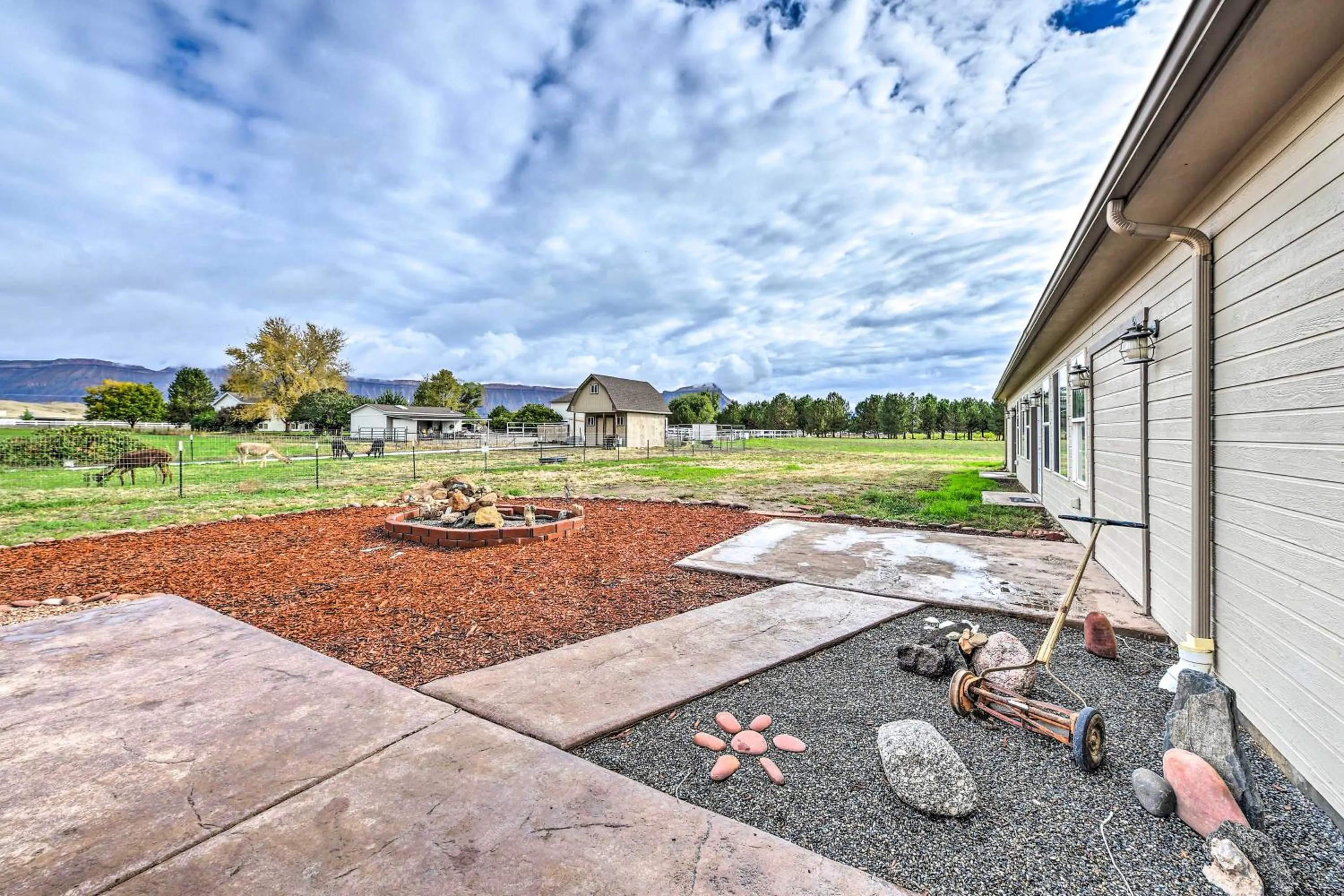 The Vineyard Country Farm Home at Grand Valley