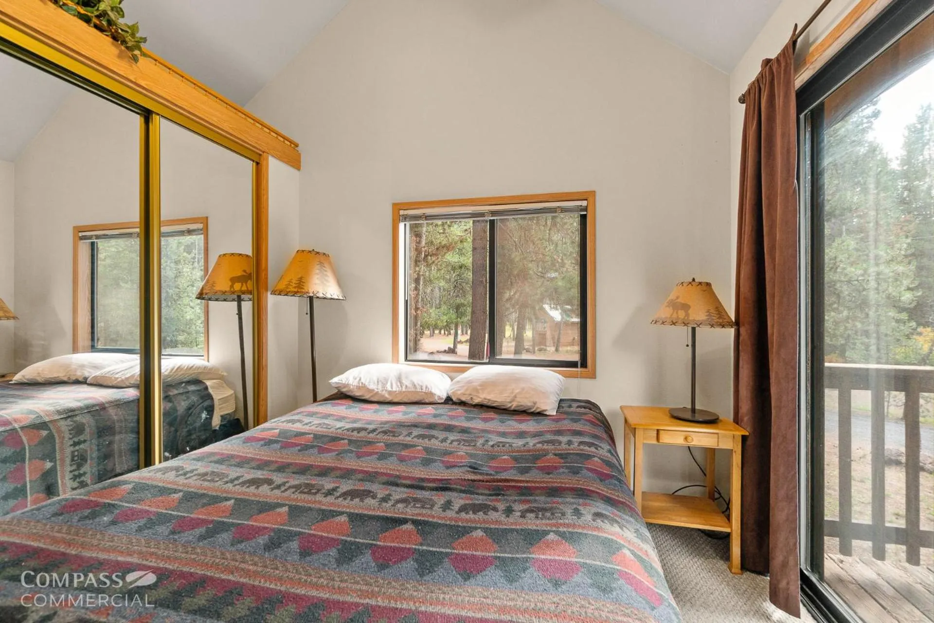 Bed in Willamette Pass Inn & Chalets