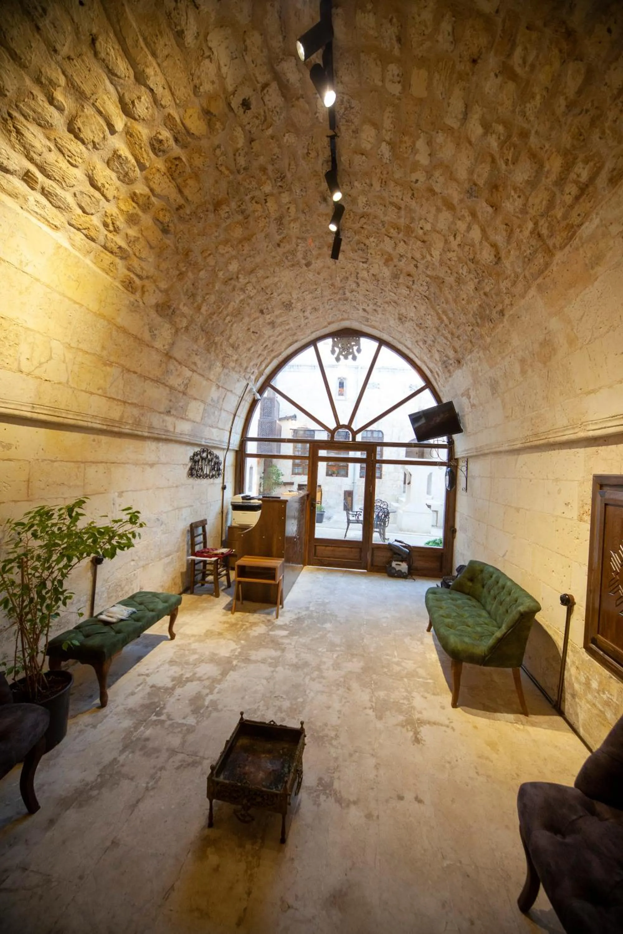 Seating area in Vefa Konagı