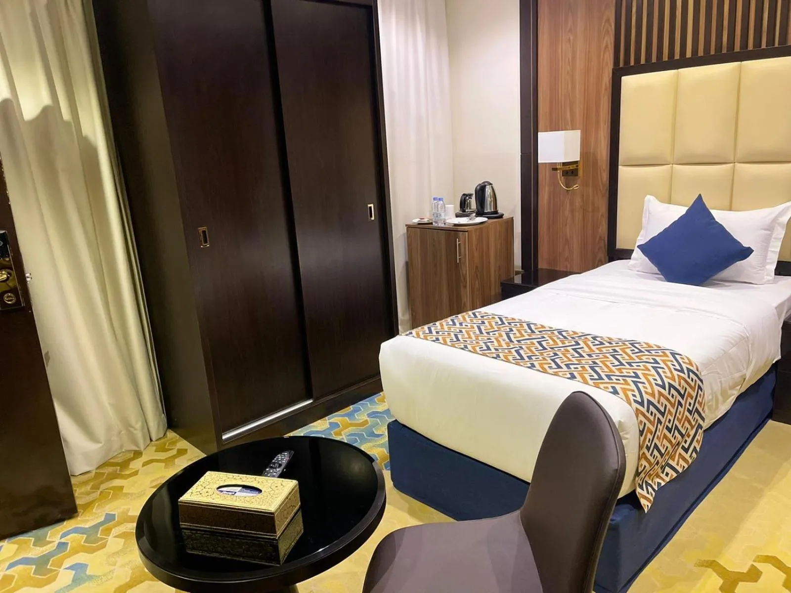 Bedroom, Bed in Golden Ship Hotel