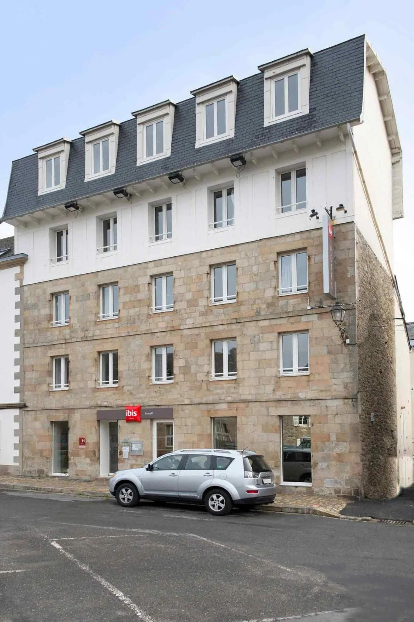 Property building in Ibis Roscoff