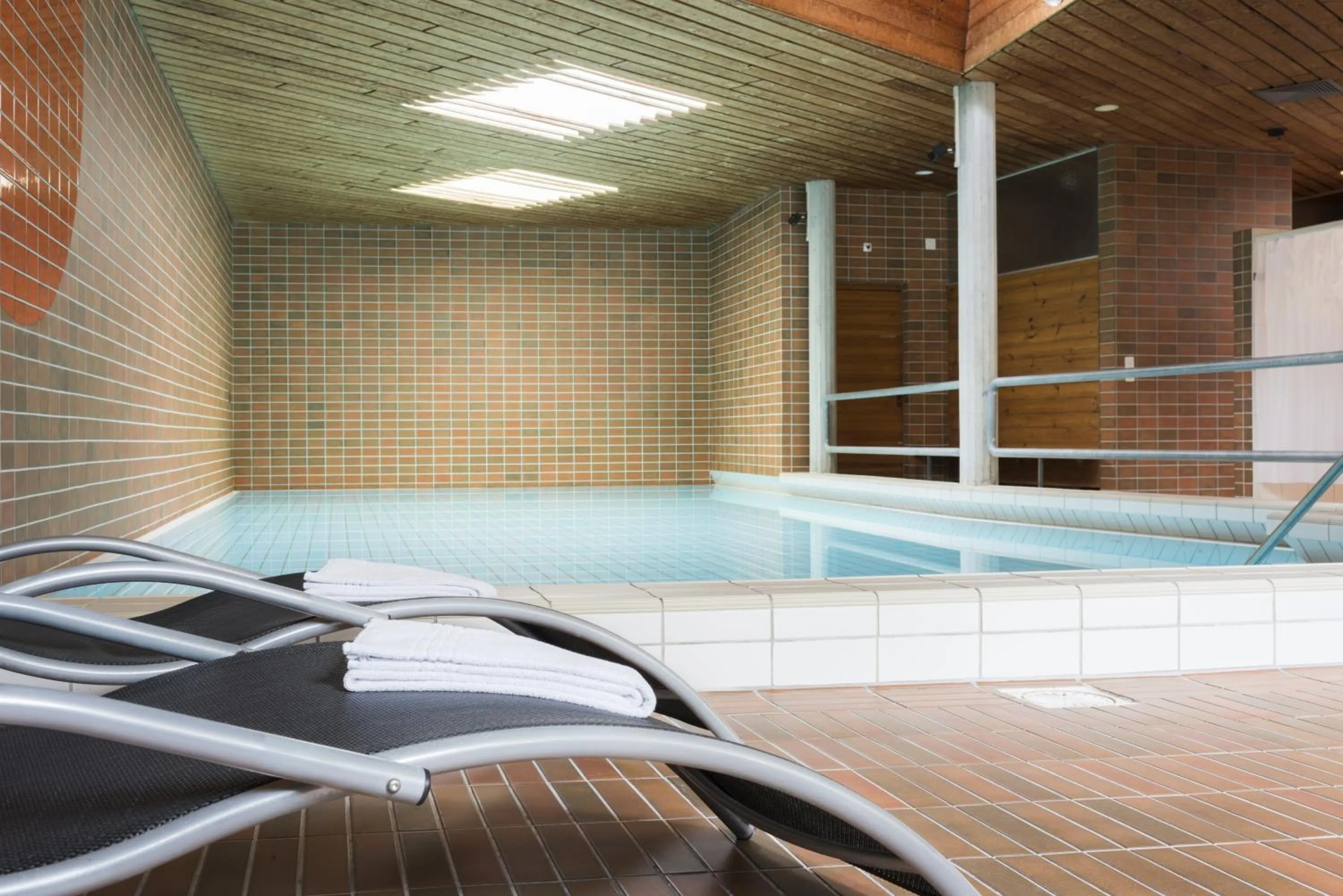 Swimming pool in Hotel Kreuz Lenk