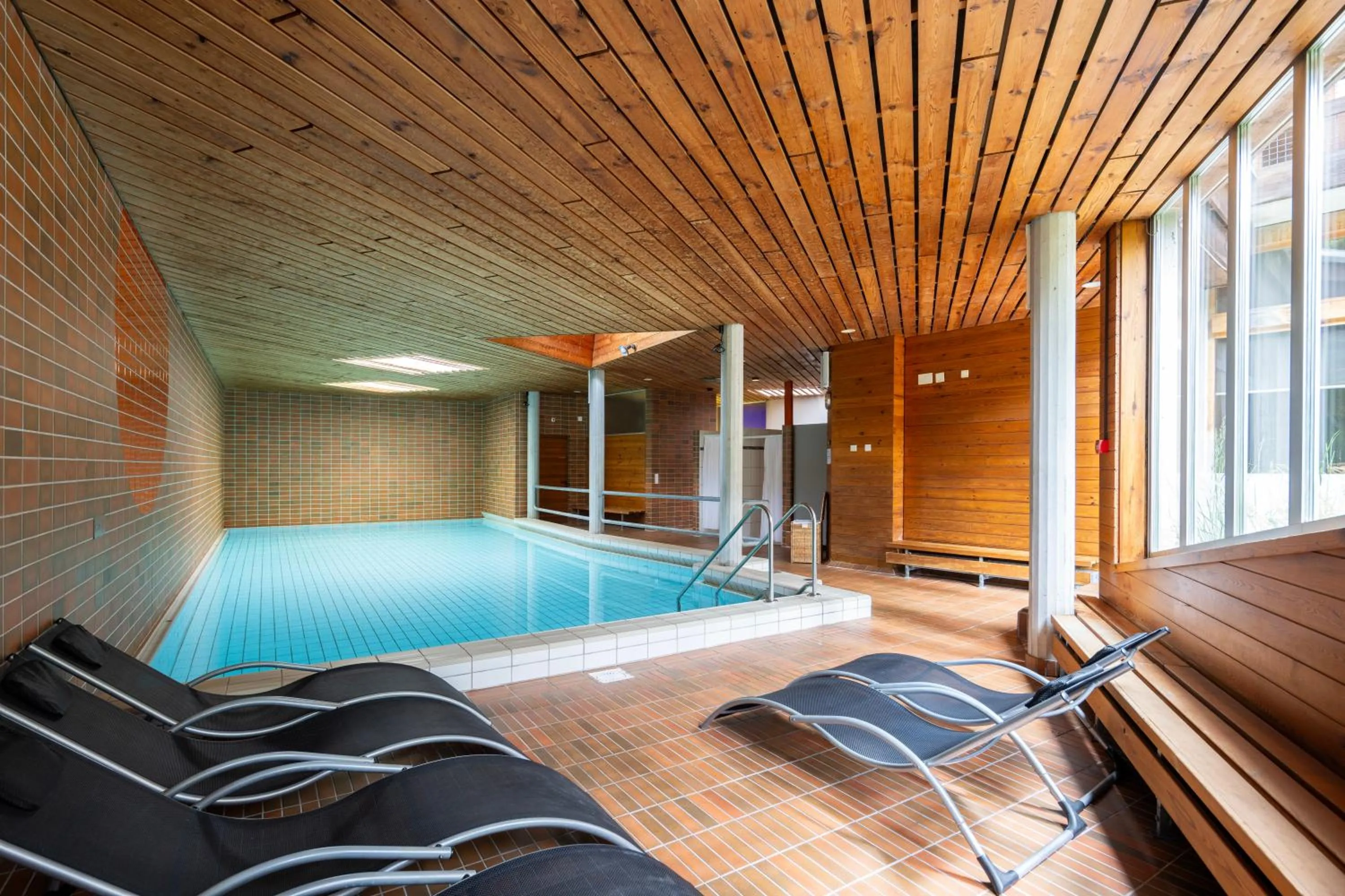 Swimming pool in Hotel Kreuz Lenk