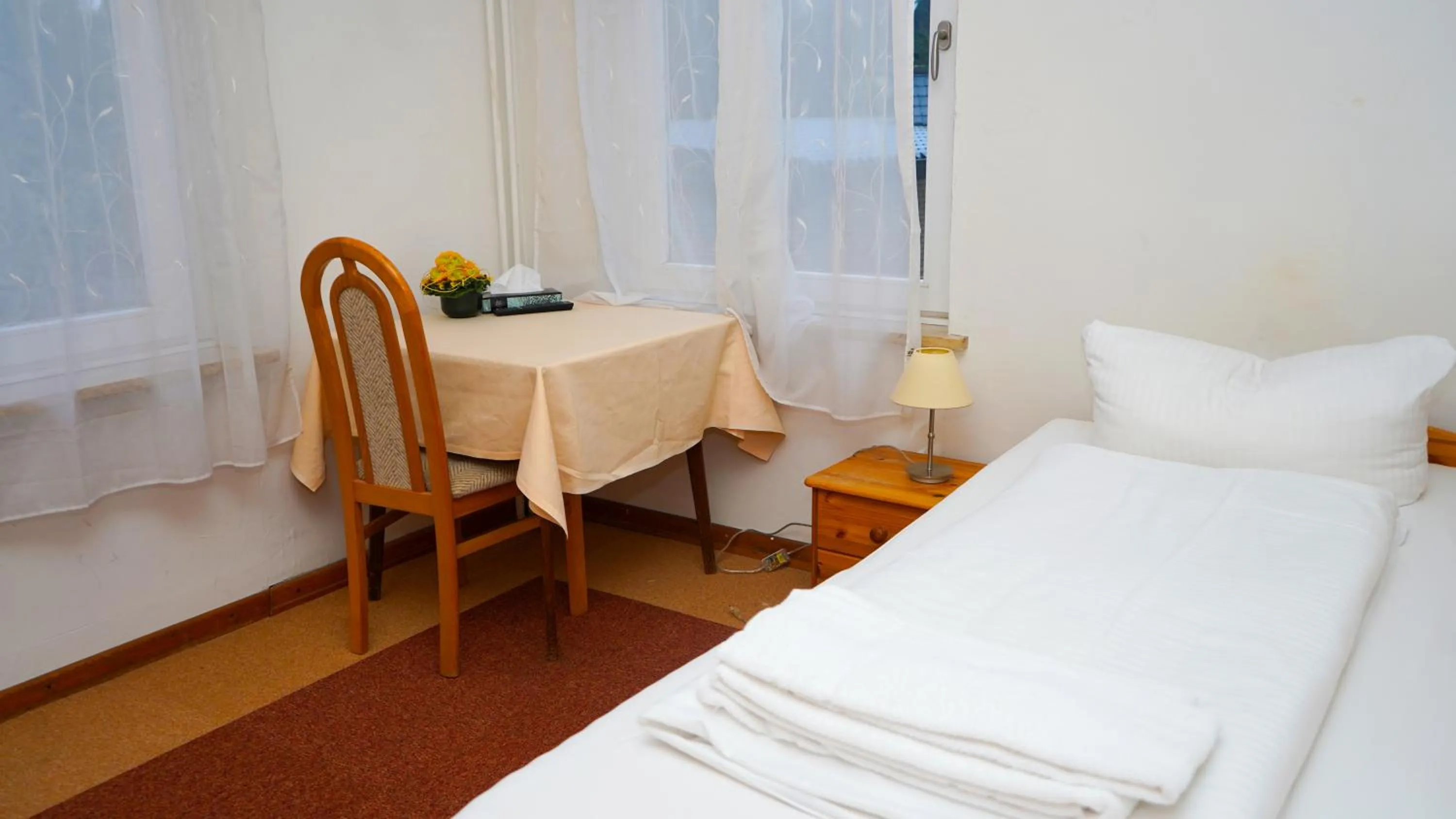 Photo of the whole room, Bed in ITM Hotel Bettkästchen am Sachsenwald