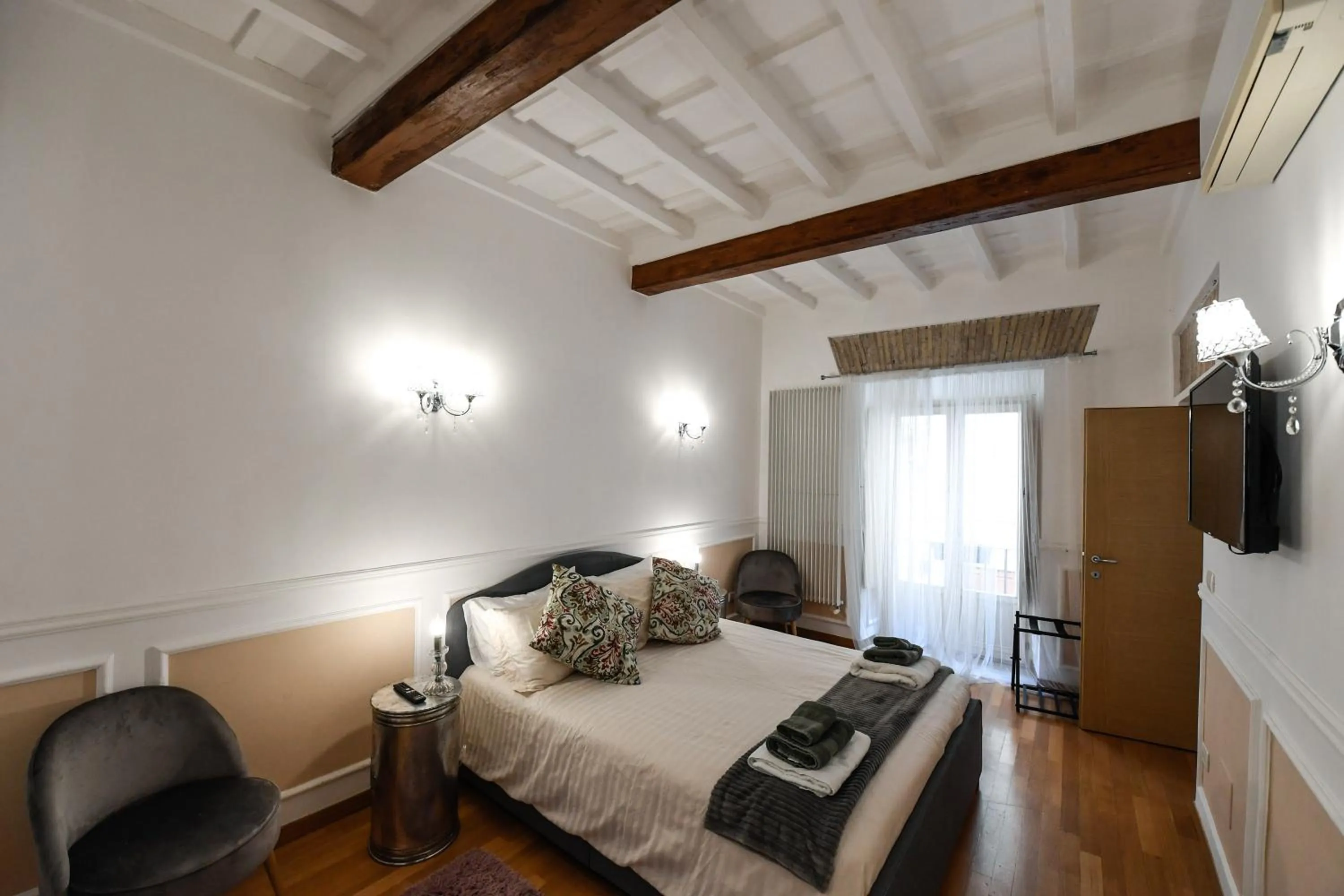 Bed in Castel Sant'Angelo Apartments - Exclusive & Luxury