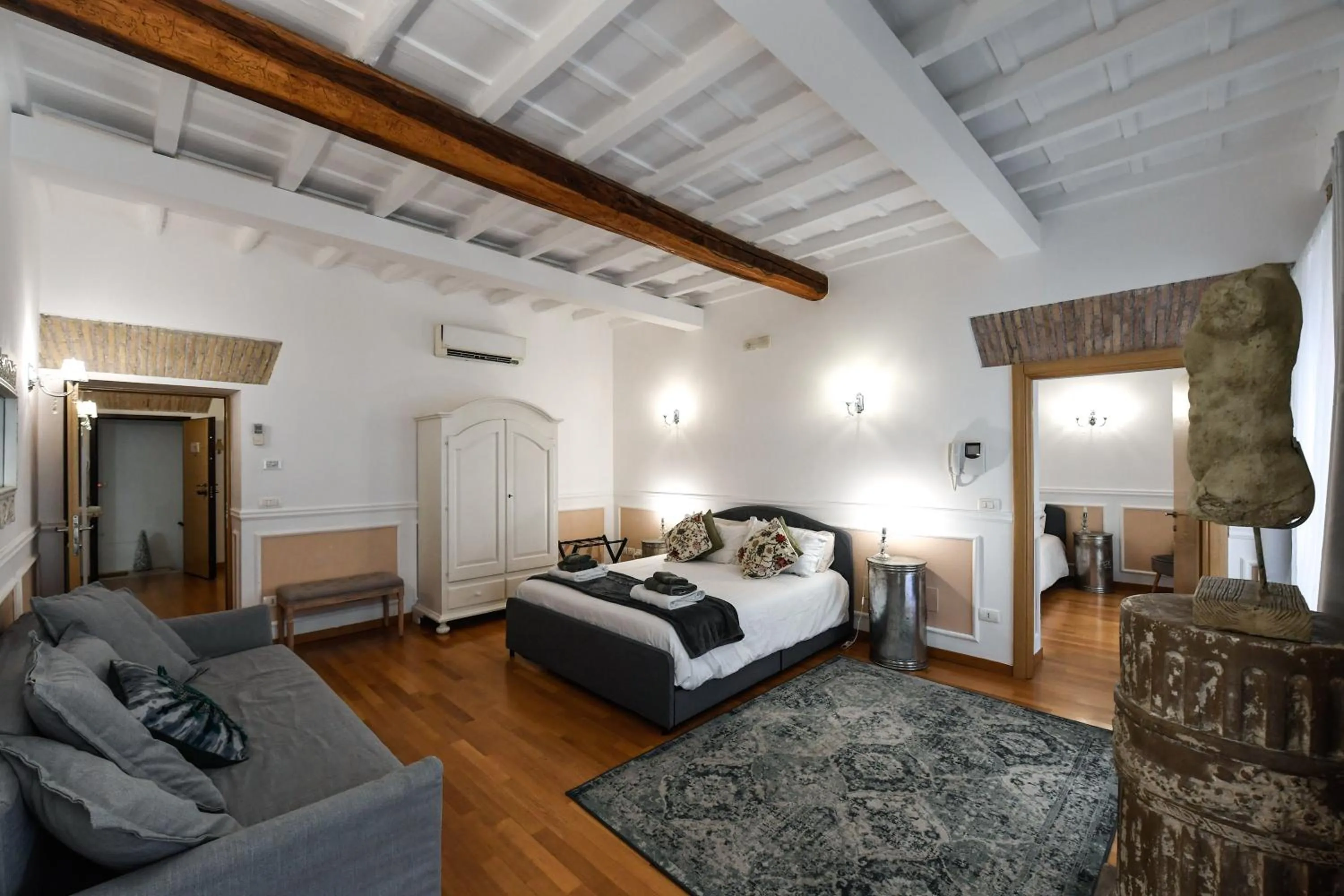 Bed in Castel Sant'Angelo Apartments - Exclusive & Luxury
