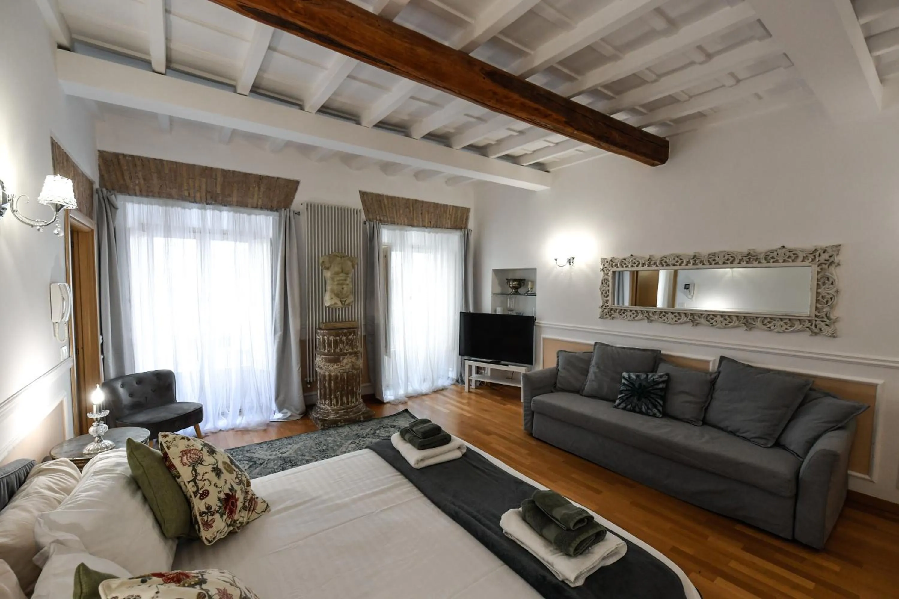 Bed in Castel Sant'Angelo Apartments - Exclusive & Luxury