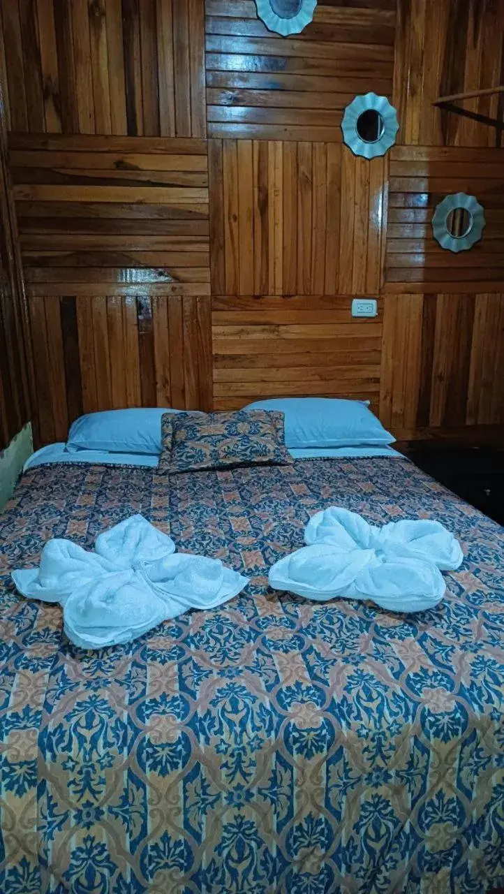 Double Room with Shared Bathroom in Monteverde Monkey Hostel Double Room with Shared Bathroom in Monteverde Monkey Hostel