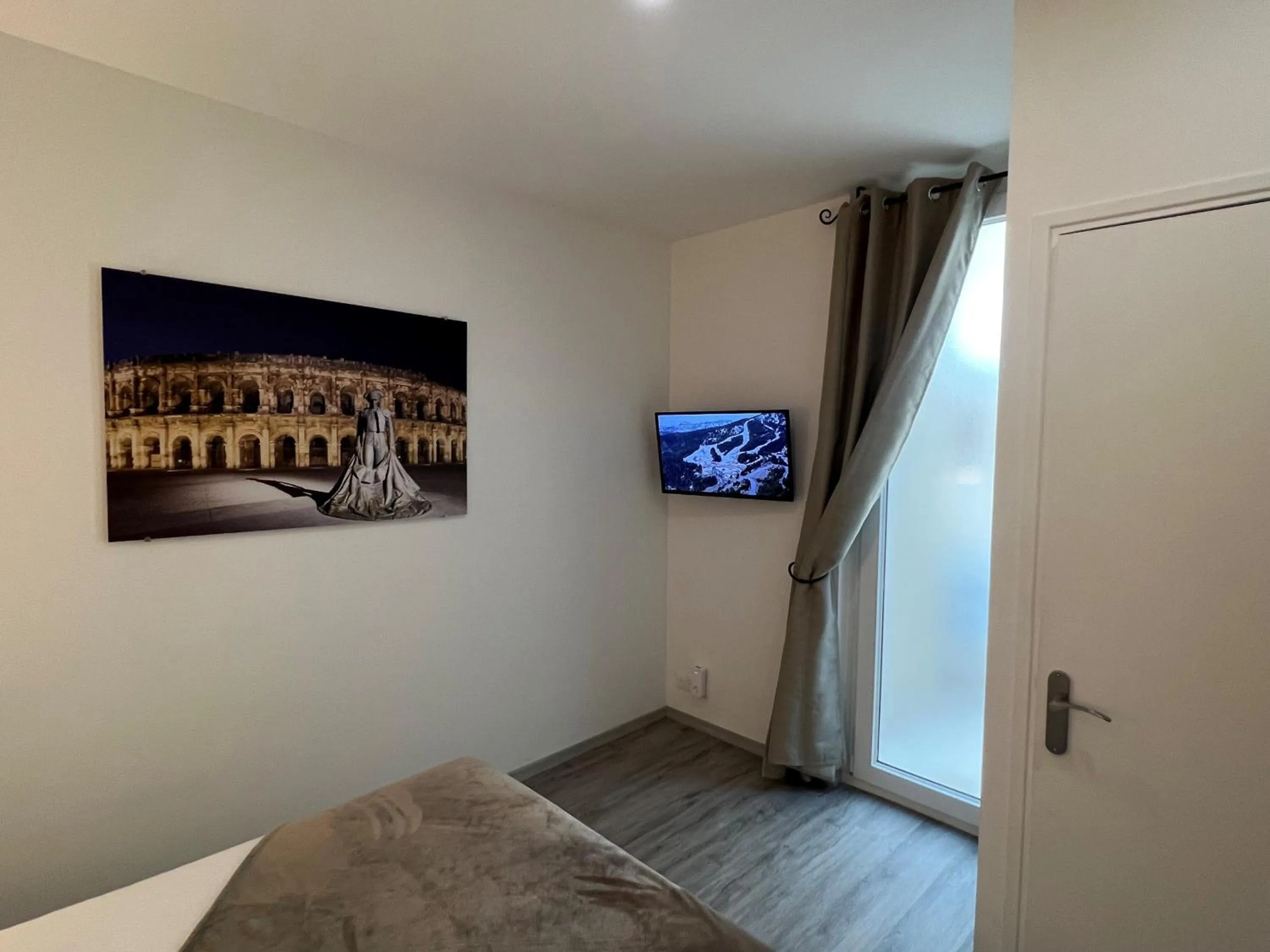 TV and multimedia, Bed in Hotel Majestic