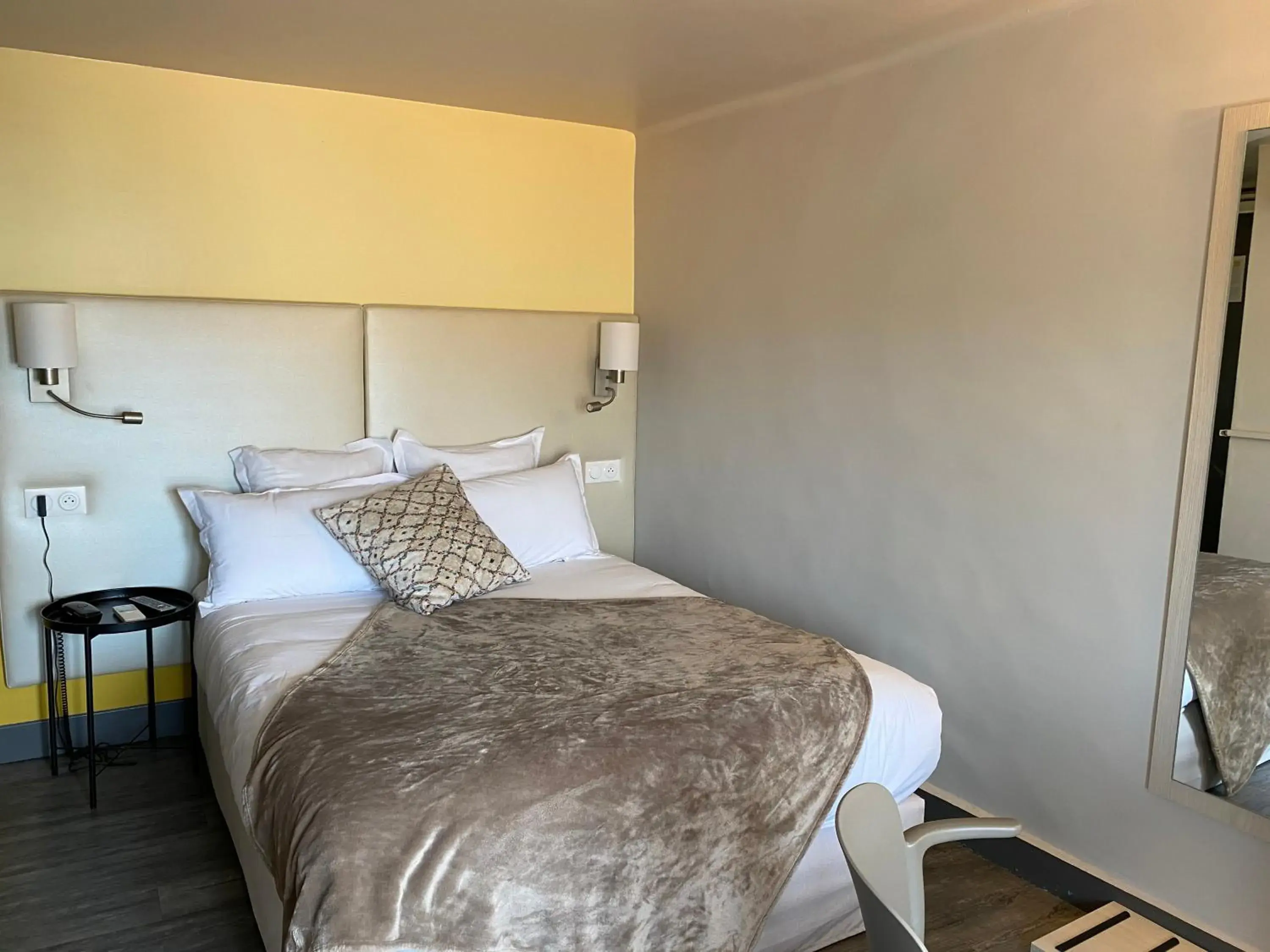 Individual Room - single occupancy in Hotel Majestic Individual Room - single occupancy in Hotel Majestic