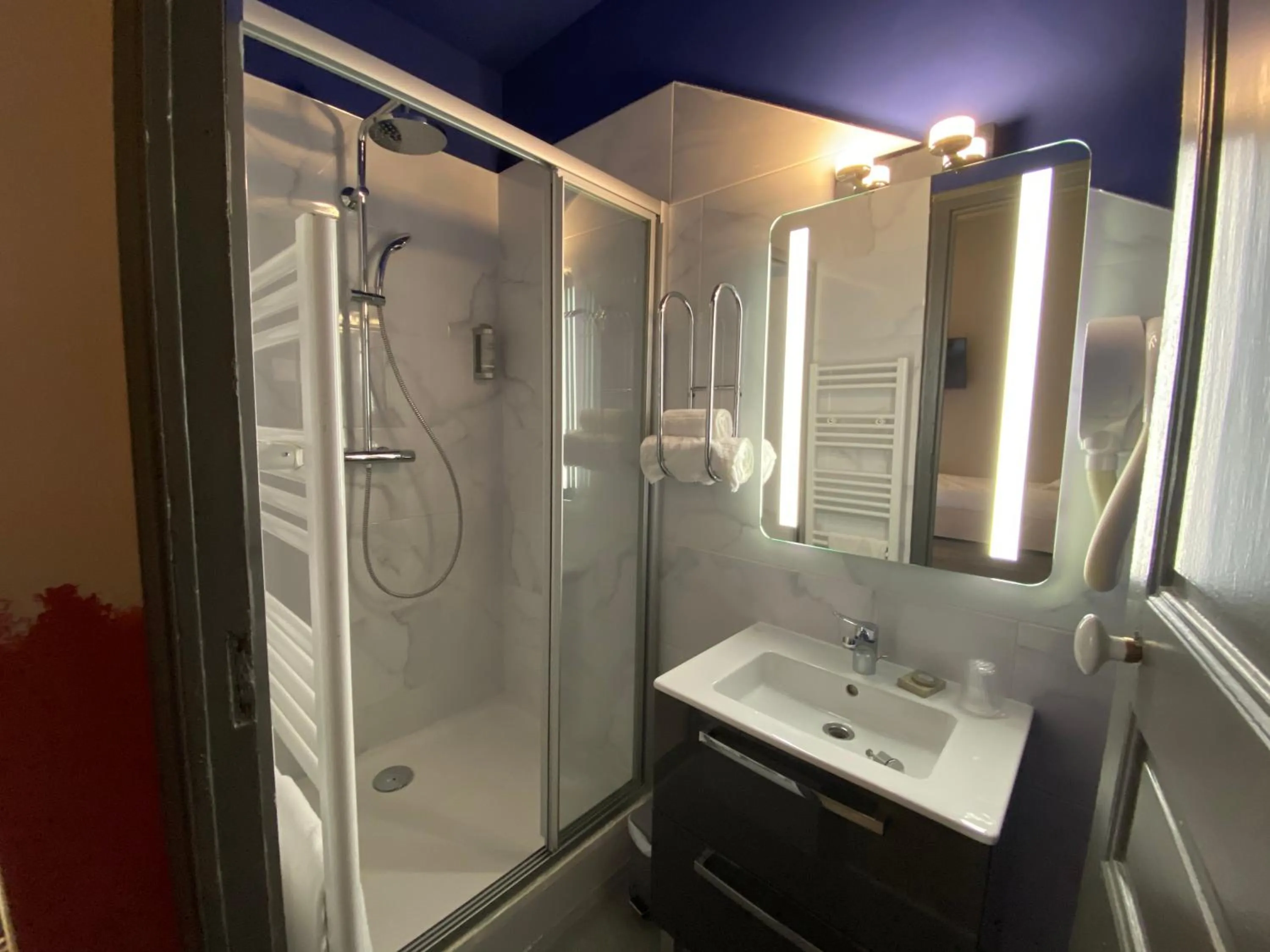 Shower in Hotel Majestic