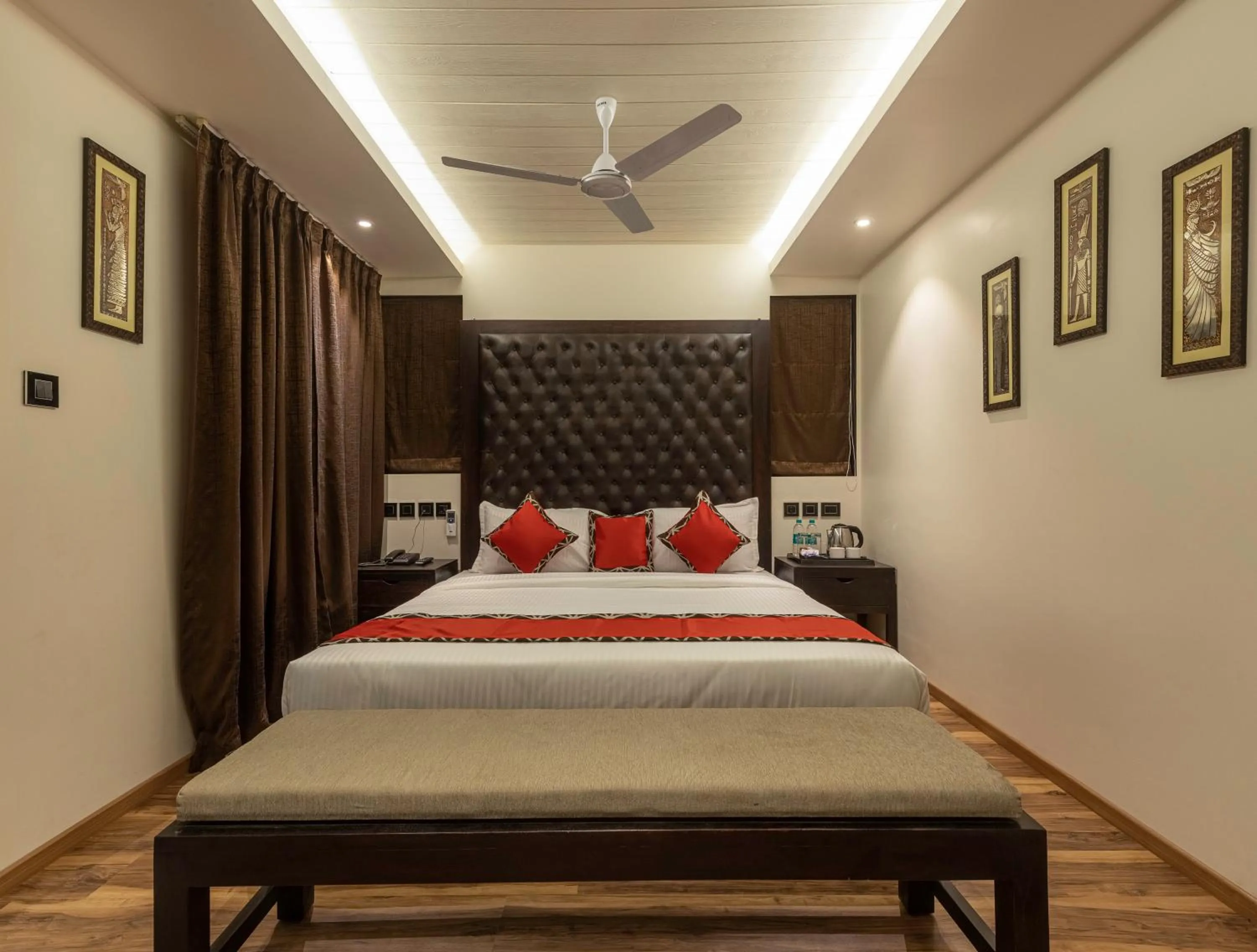 Bed in Divan Clarks Inn Goa