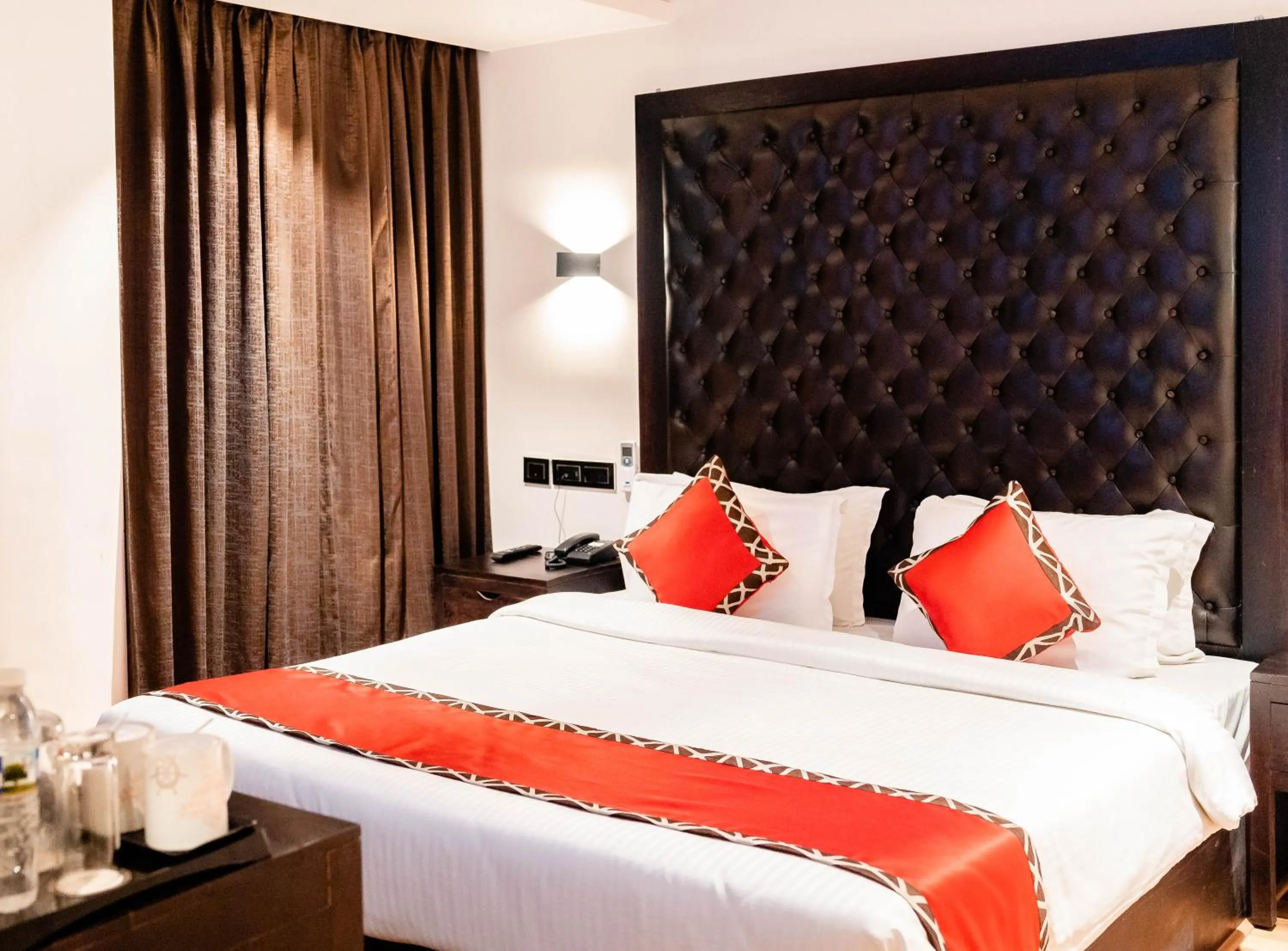 Bedroom, Bed in Divan Clarks Inn Goa