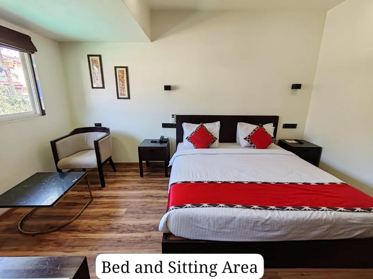 Bed in Divan Clarks Inn Goa