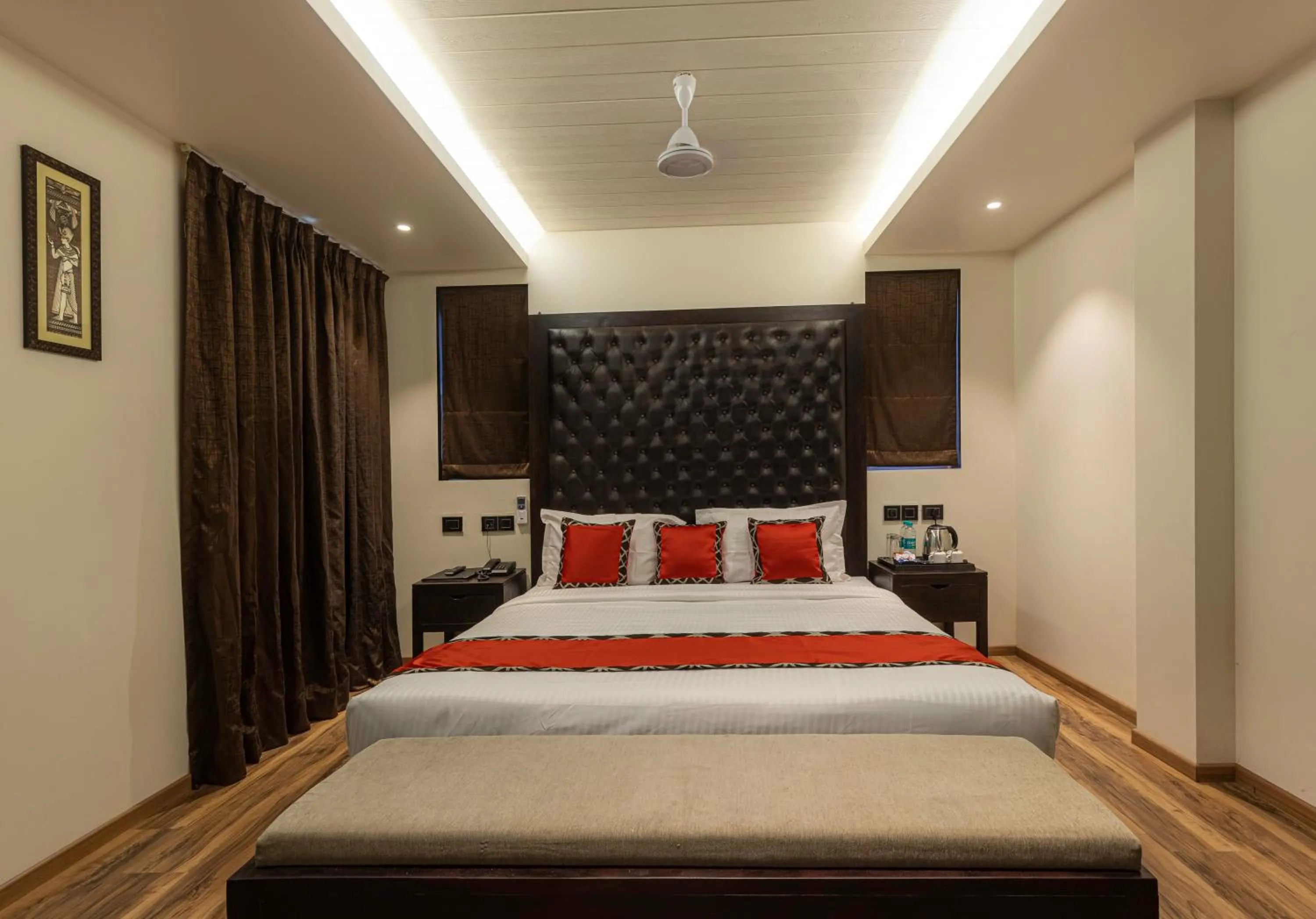 Bed in Divan Clarks Inn Goa