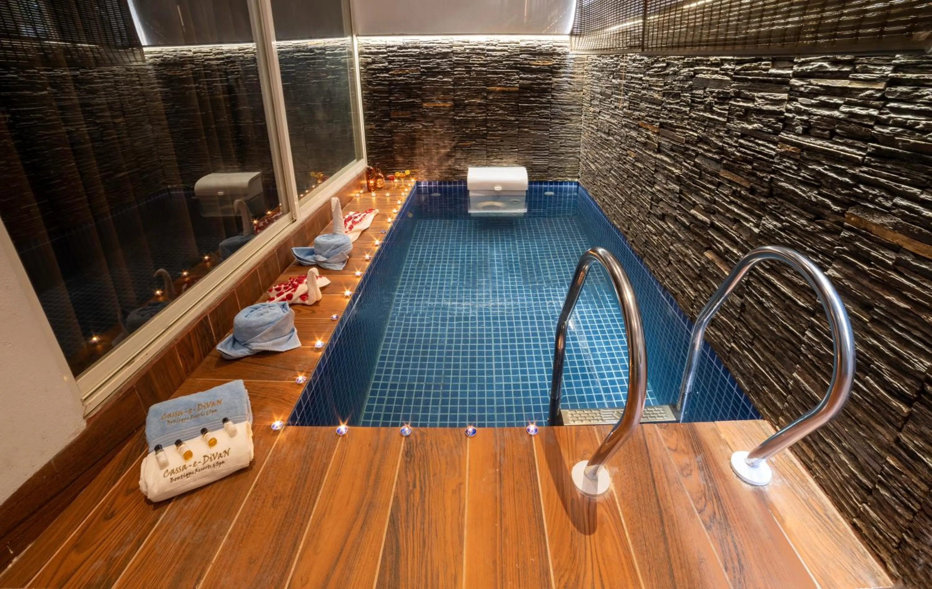 Swimming pool in Divan Clarks Inn Goa