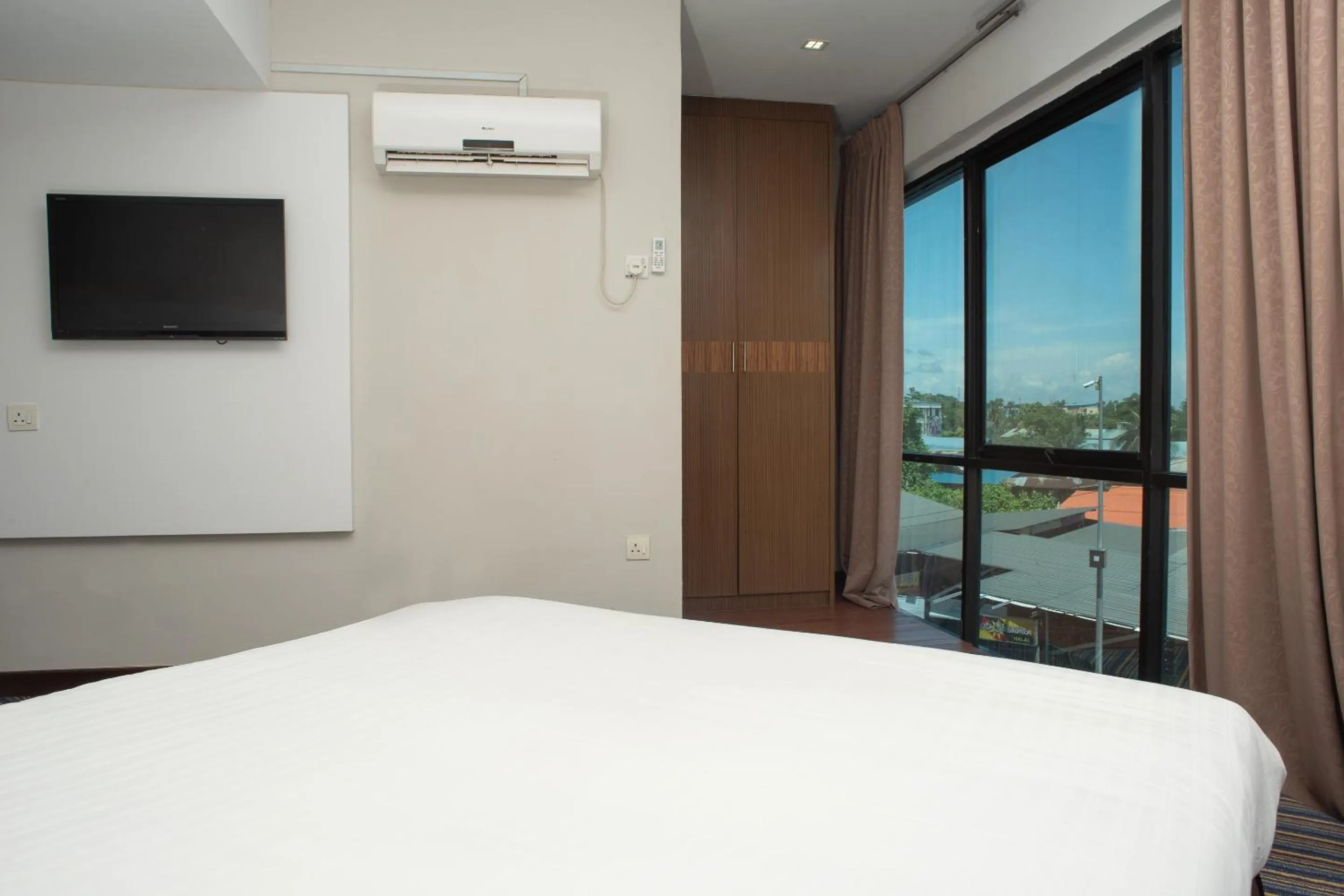 Bedroom in Capital O 90083 Riverfront Inn