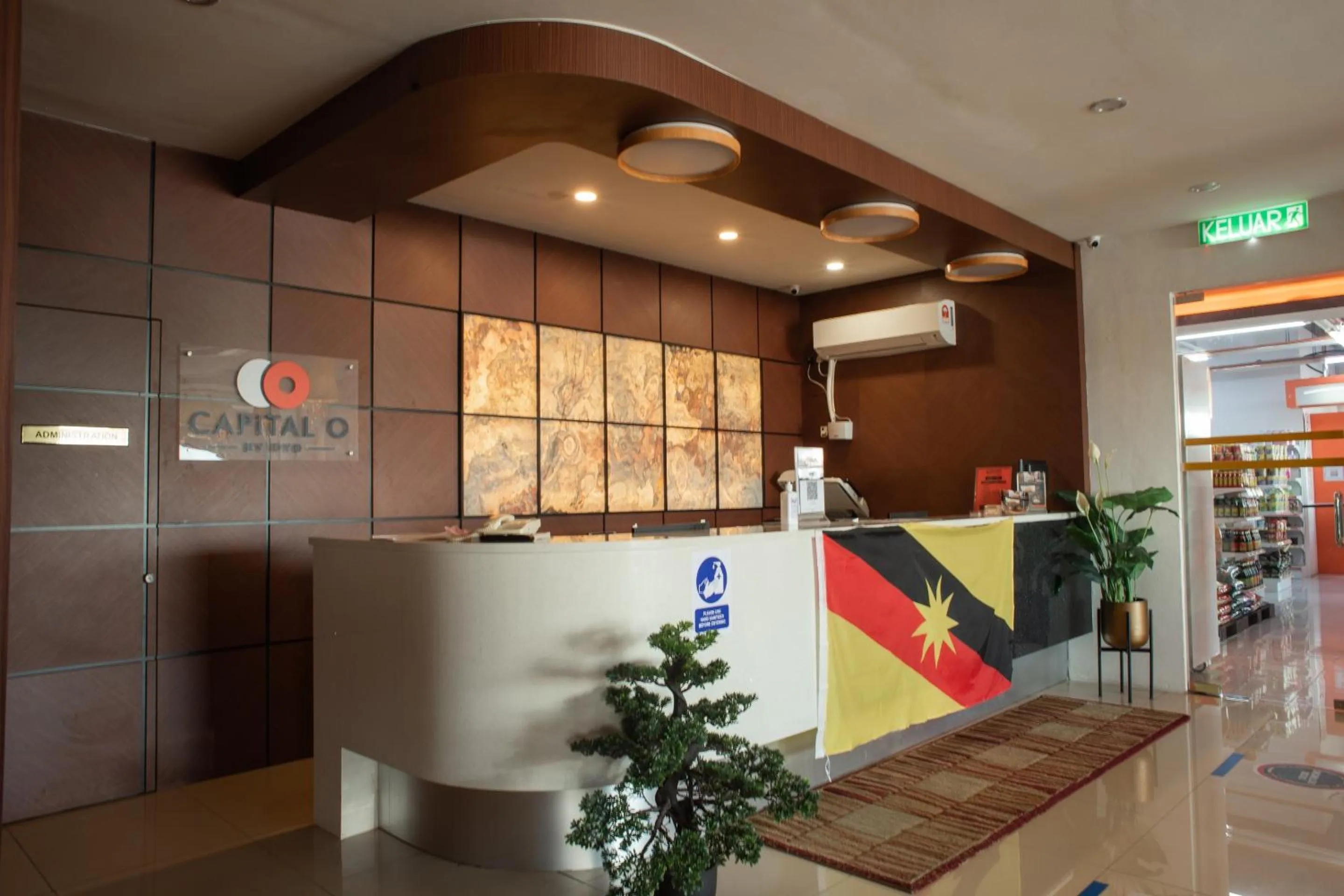 Lobby or reception in Capital O 90083 Riverfront Inn