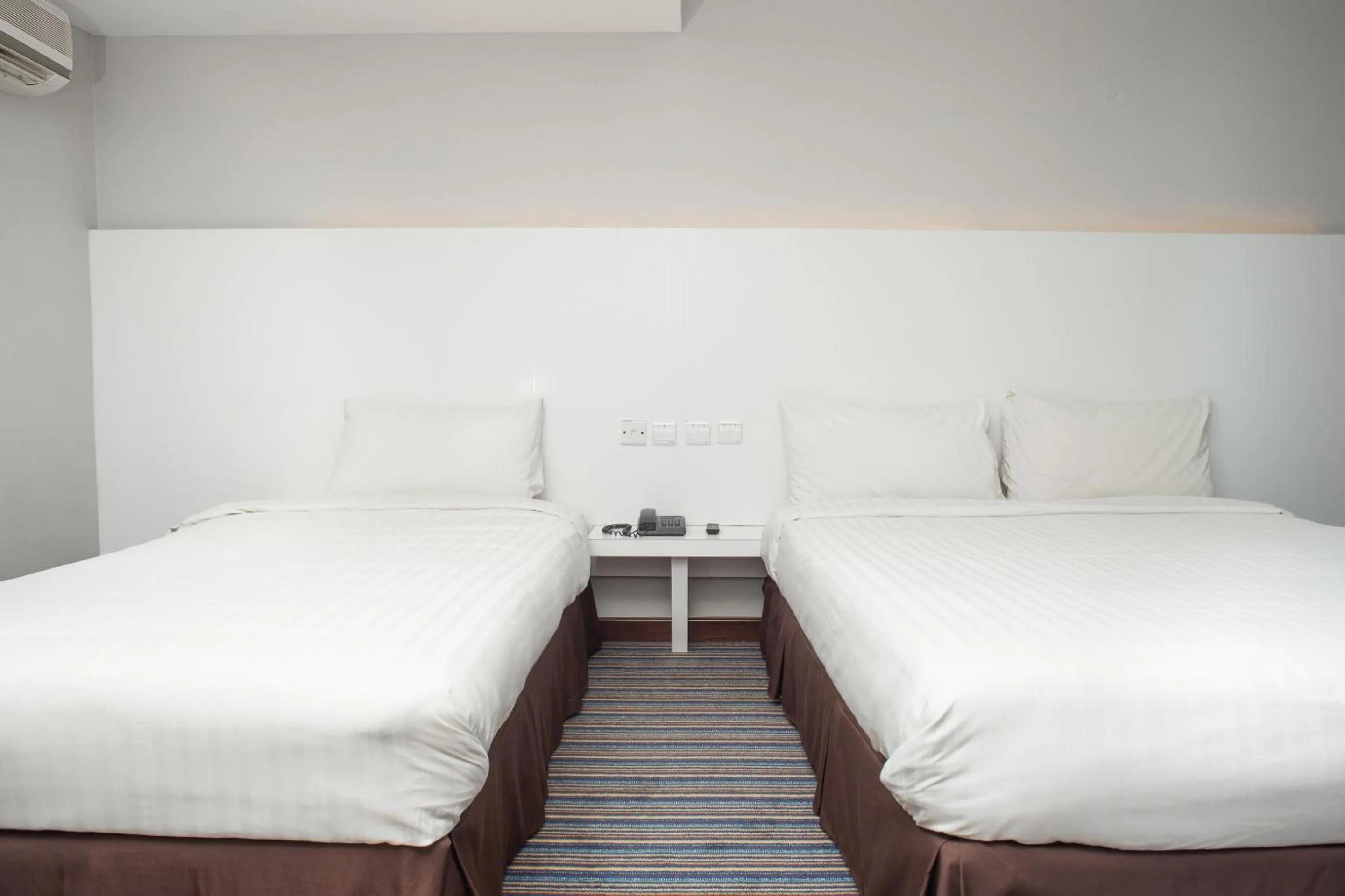 Bed in Capital O 90083 Riverfront Inn