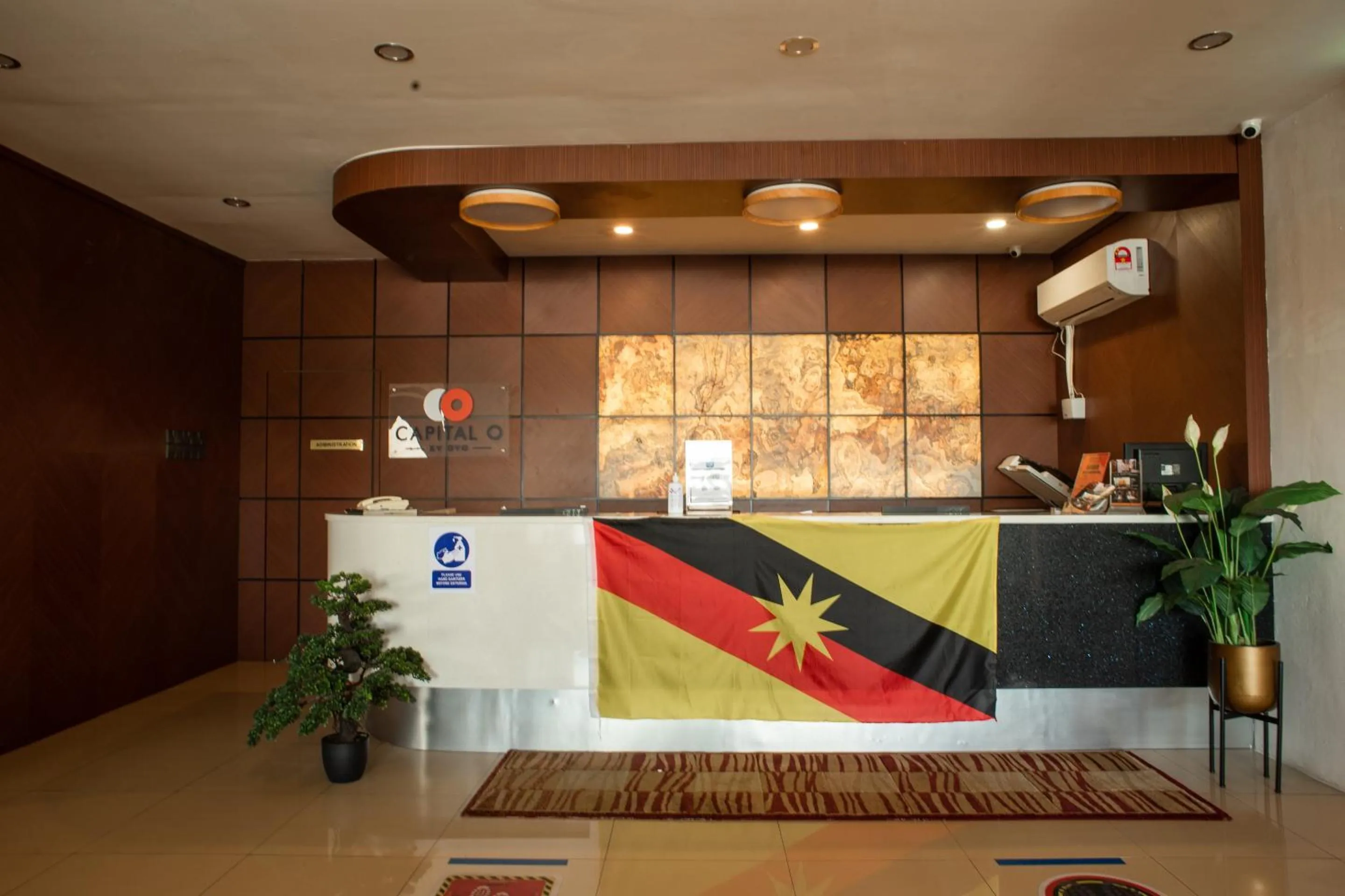 Lobby or reception in Capital O 90083 Riverfront Inn