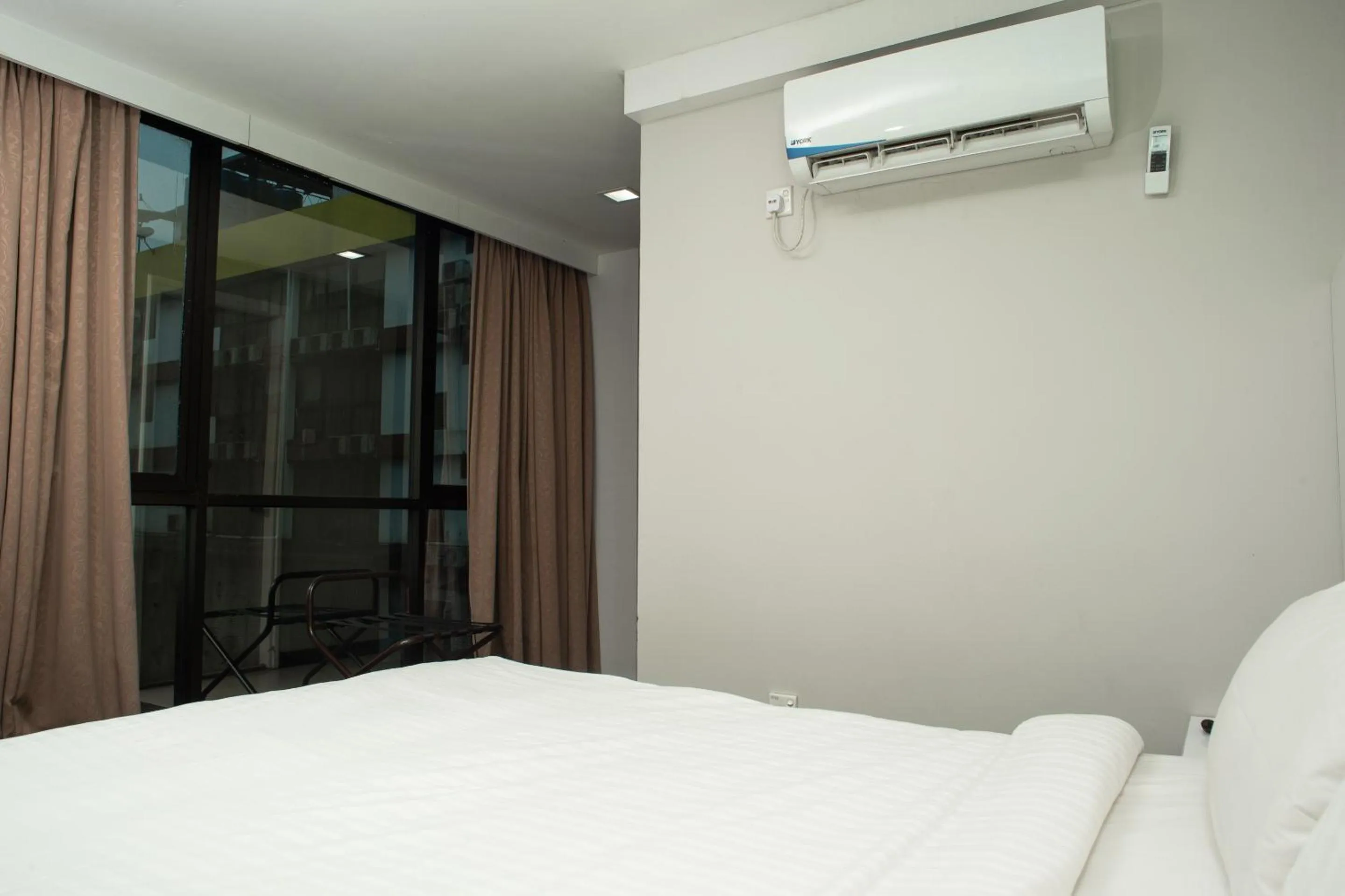 Bedroom in Capital O 90083 Riverfront Inn