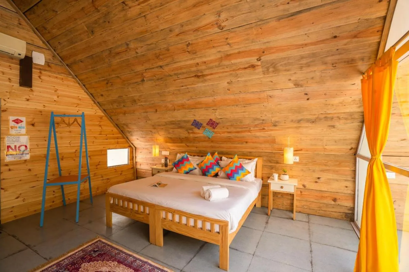 Bedroom, Bed in goSTOPS Dehradun, Maldevta