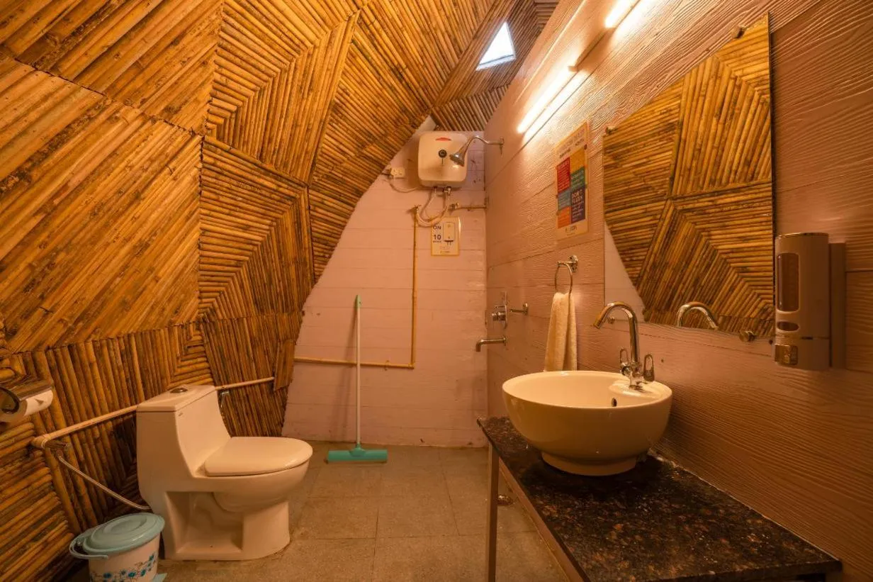 Bathroom in goSTOPS Dehradun, Maldevta