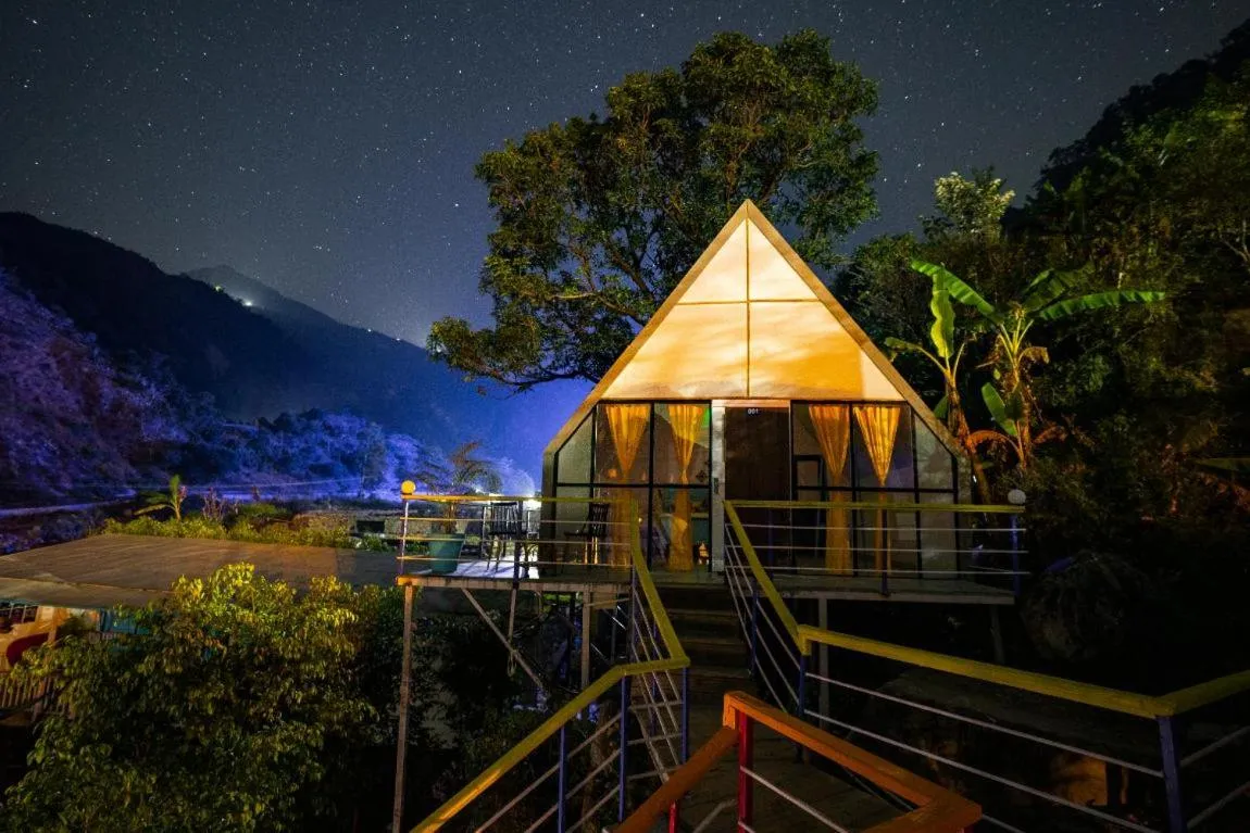 Night in goSTOPS Dehradun, Maldevta