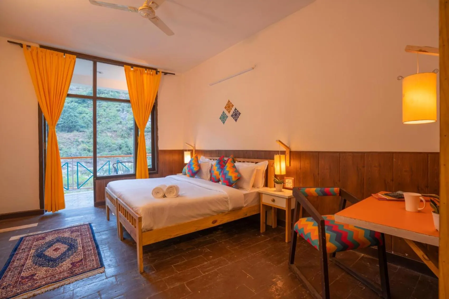 Bed in goSTOPS Dehradun, Maldevta