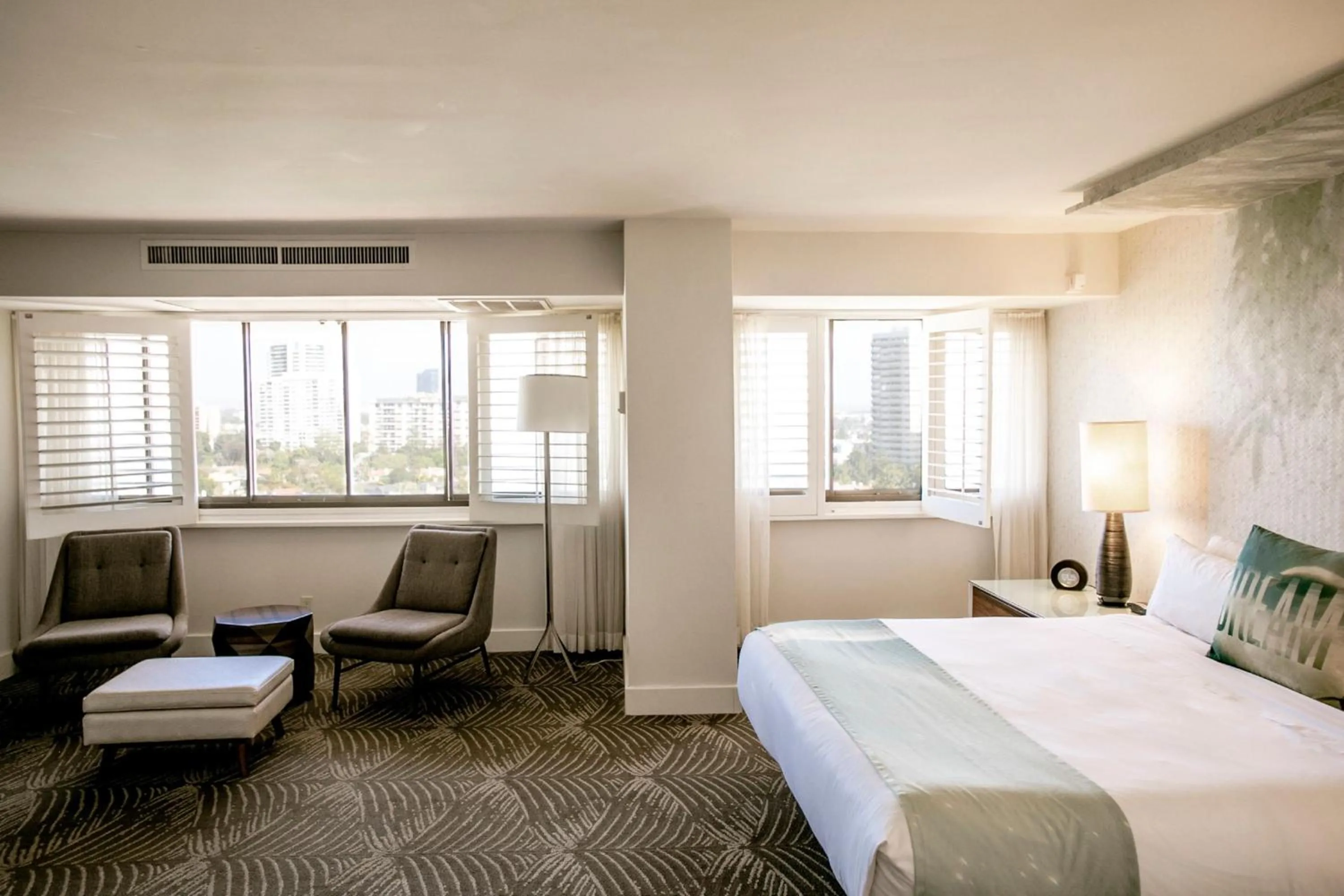 Photo of the whole room, Bed in W Los Angeles – West Beverly Hills