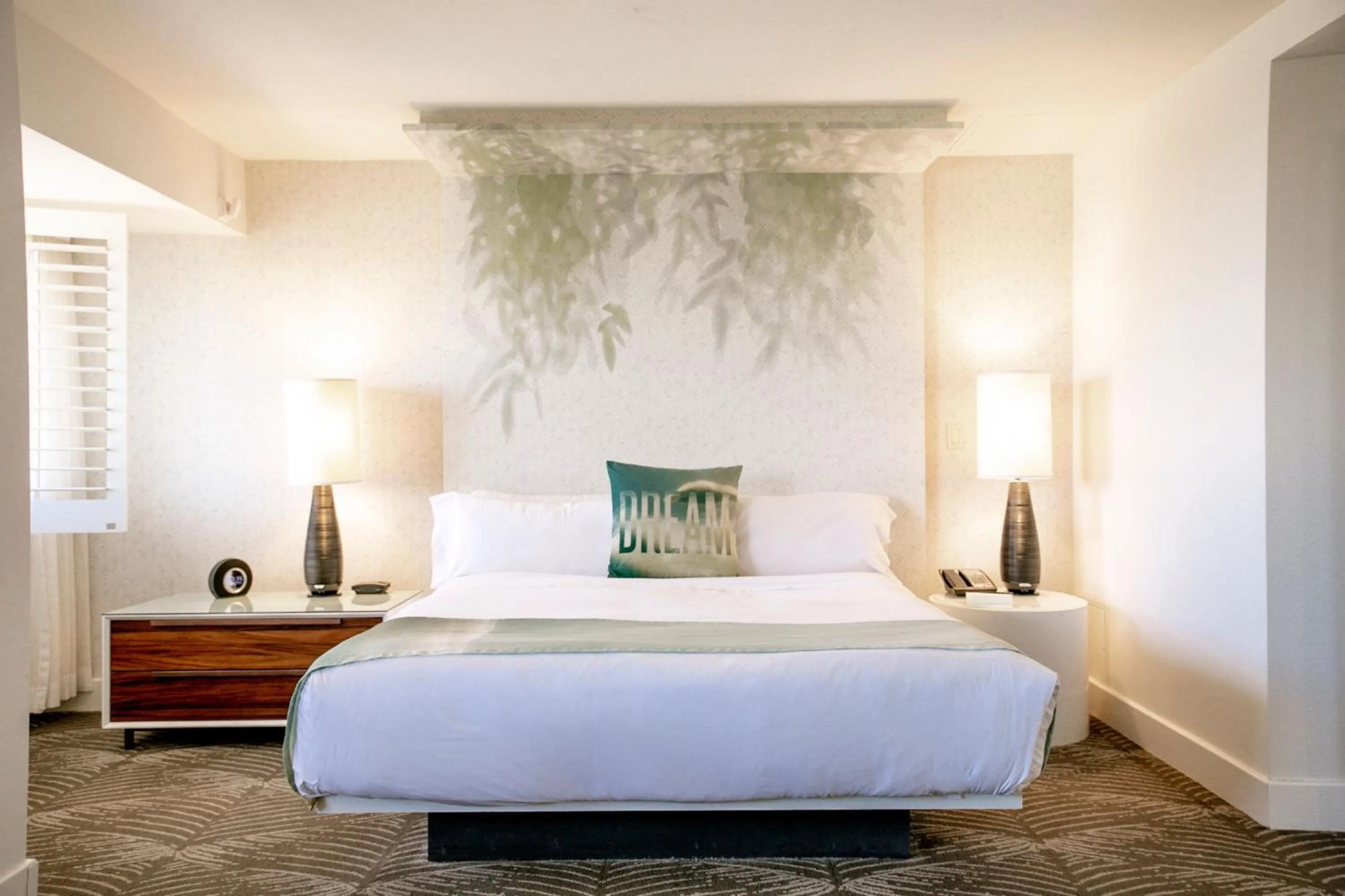 Photo of the whole room, Bed in W Los Angeles – West Beverly Hills