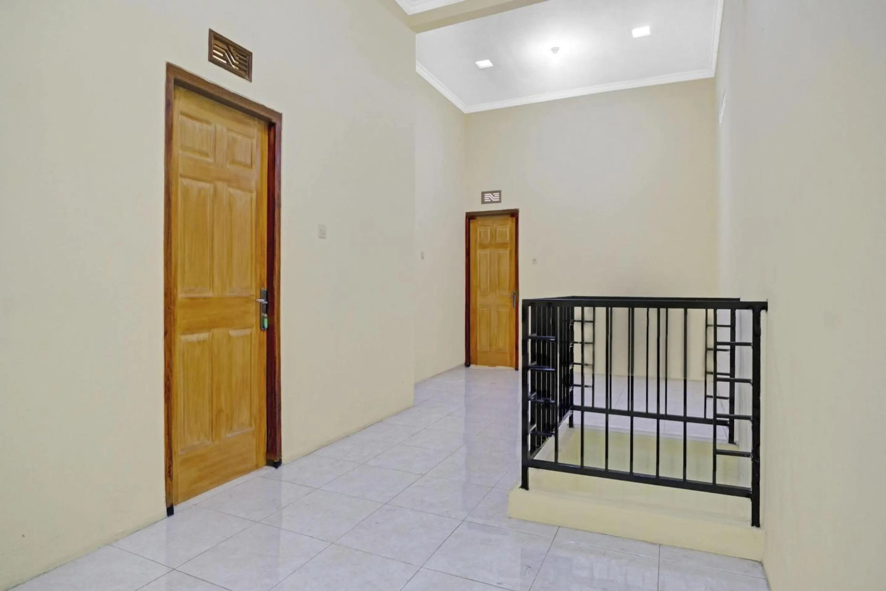 Lobby or reception, Bed in OYO Life 90737 Losmen Aini Syariah