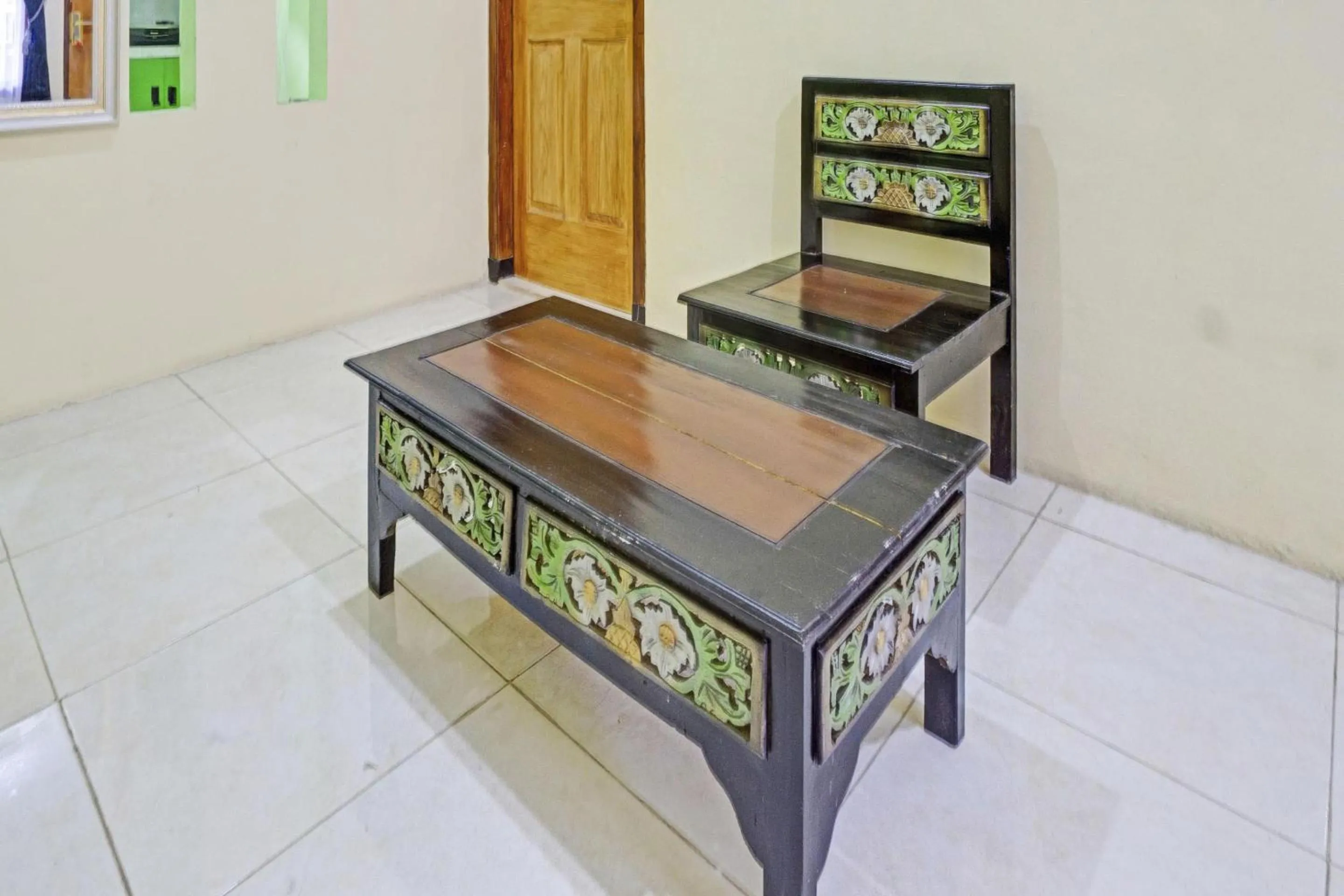 Lobby or reception in OYO Life 90737 Losmen Aini Syariah