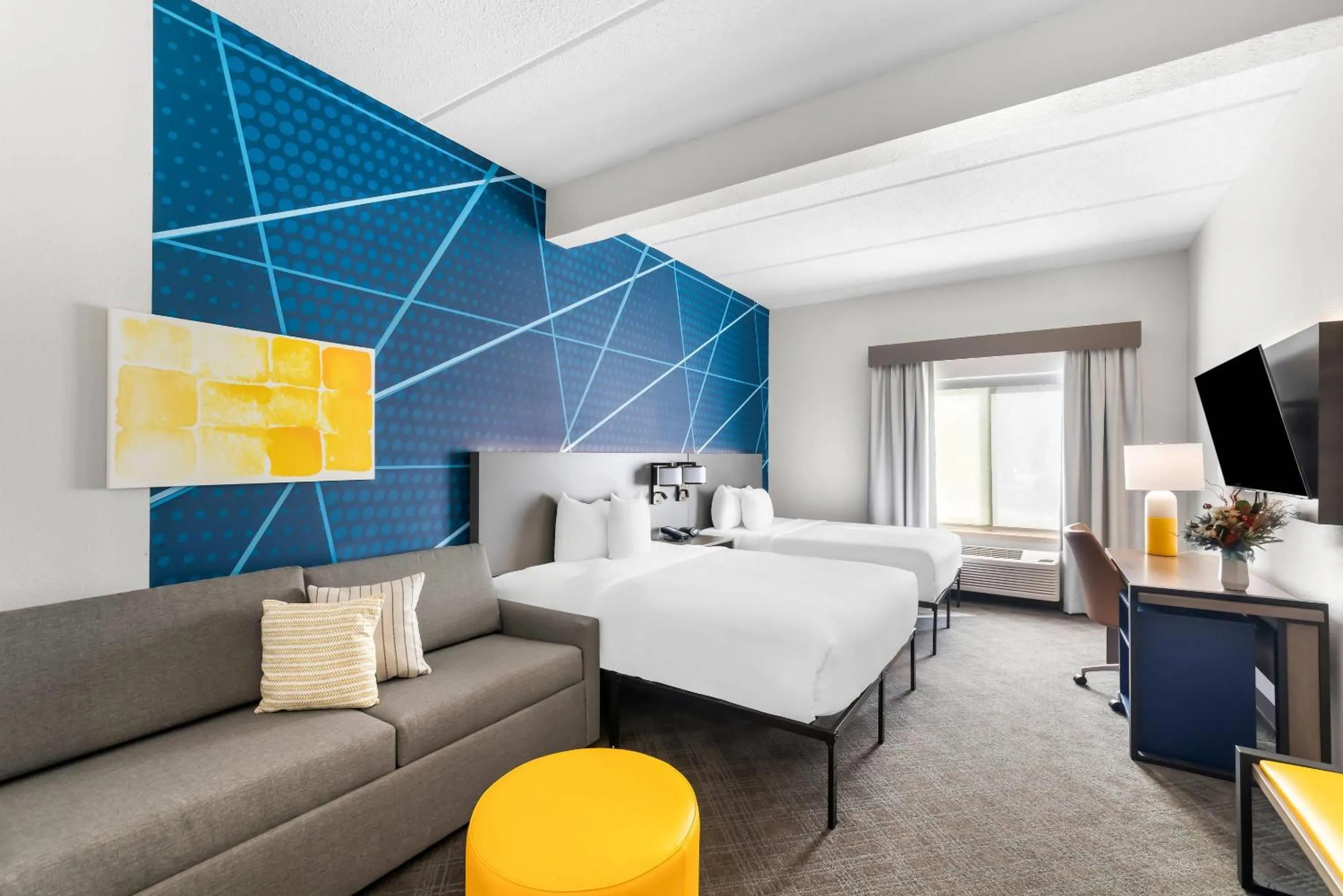 Bedroom, Bed in Comfort Suites Austin Airport