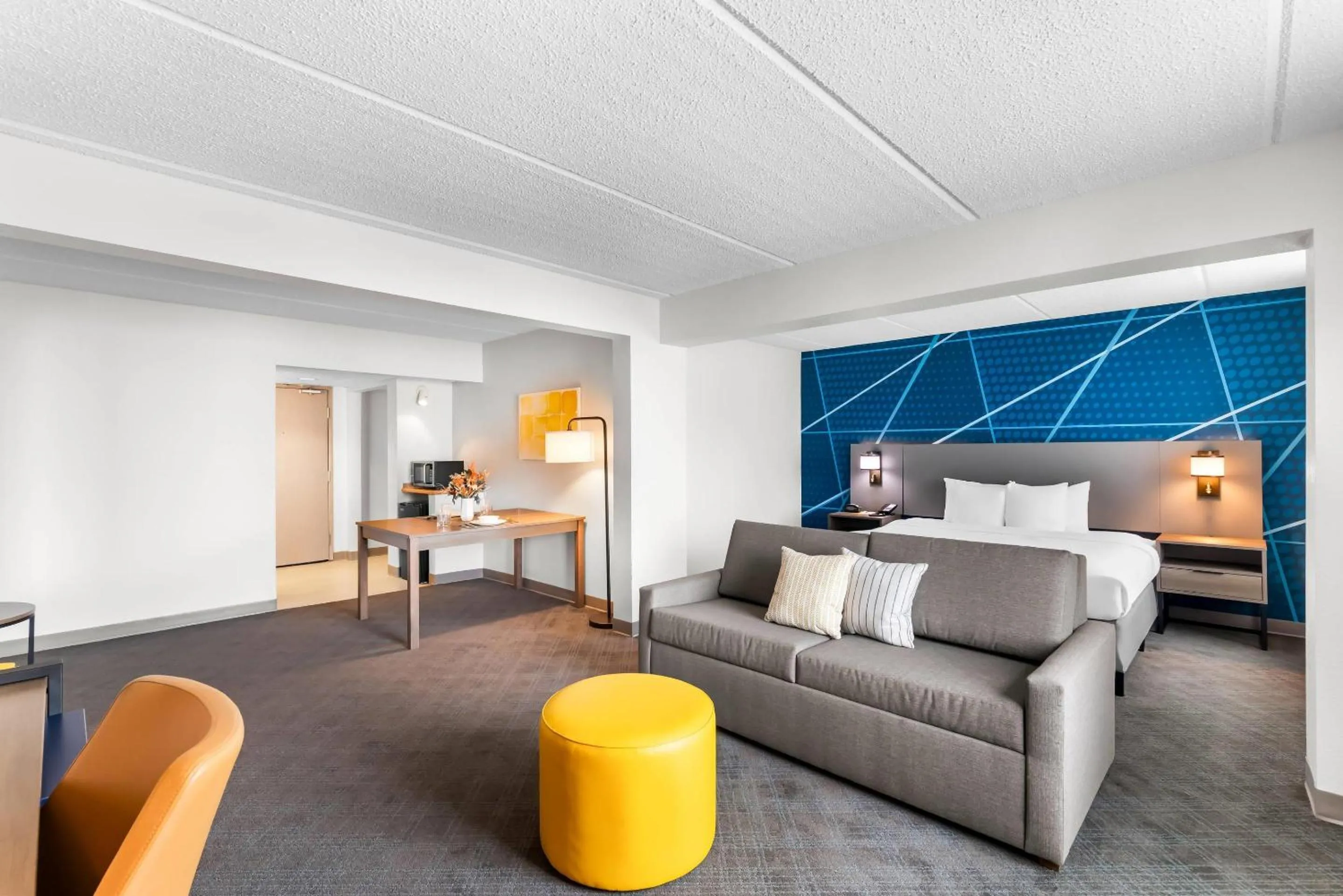 Bedroom in Comfort Suites Austin Airport