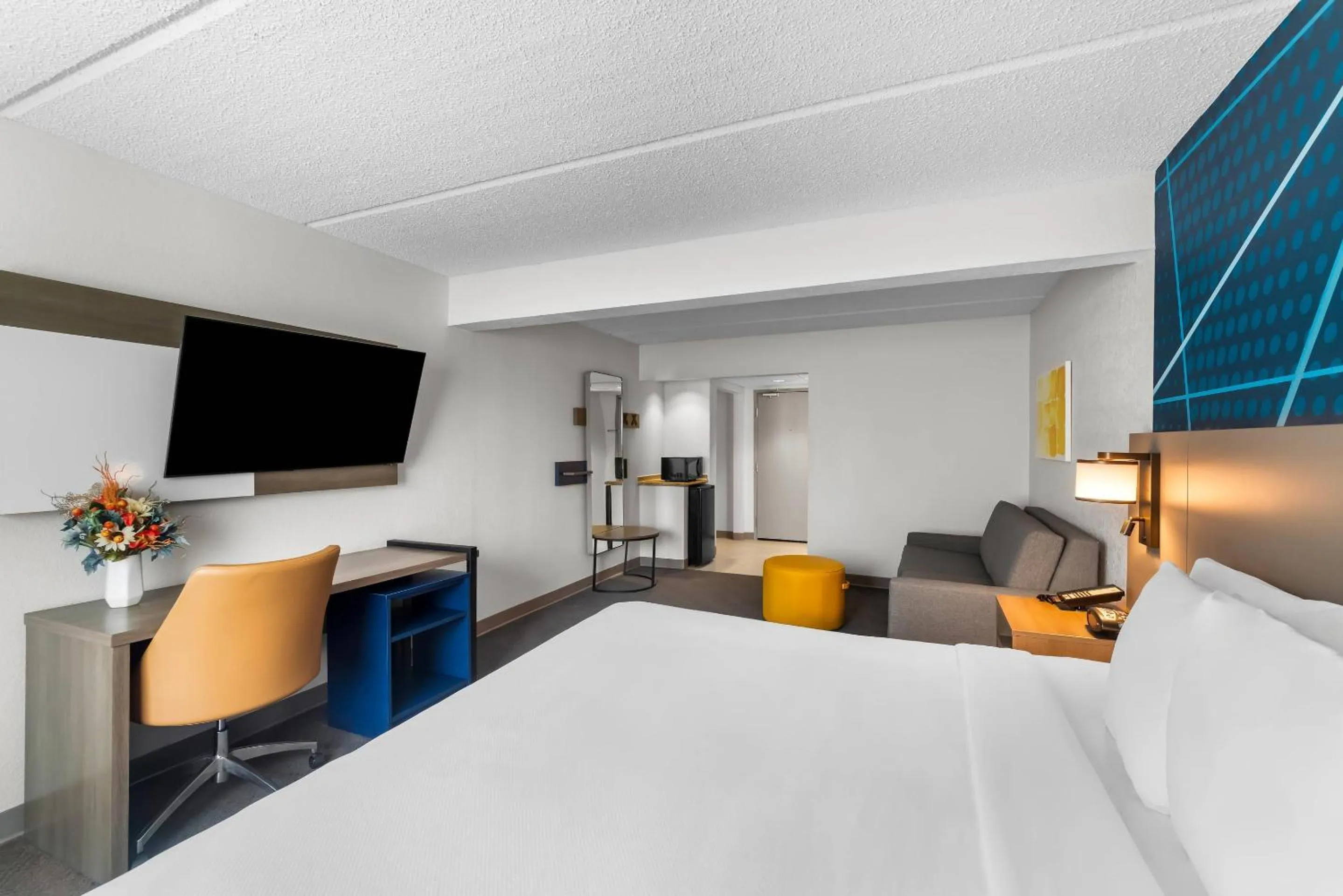 Bedroom, Bed in Comfort Suites Austin Airport