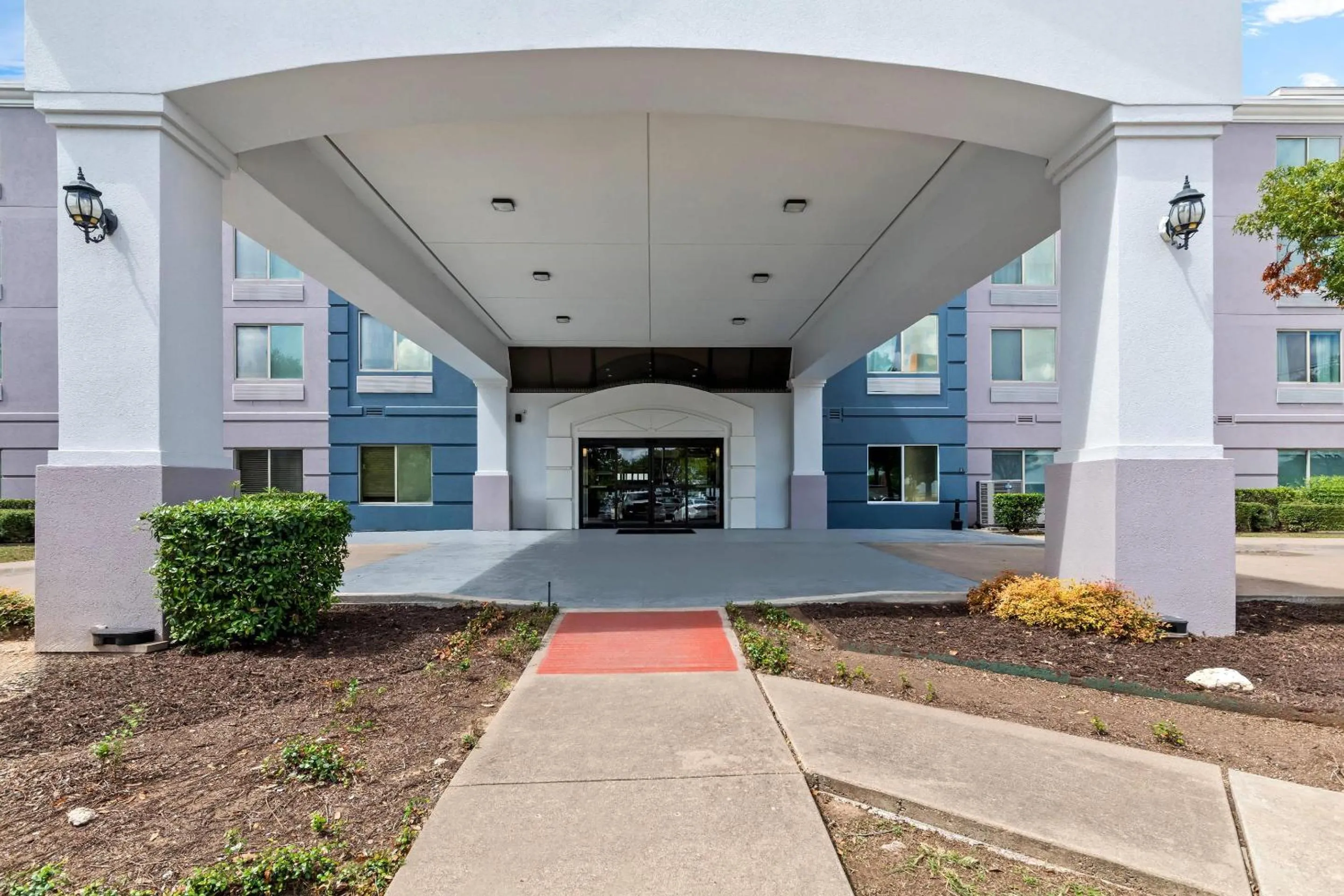 Property building in Comfort Suites Austin Airport